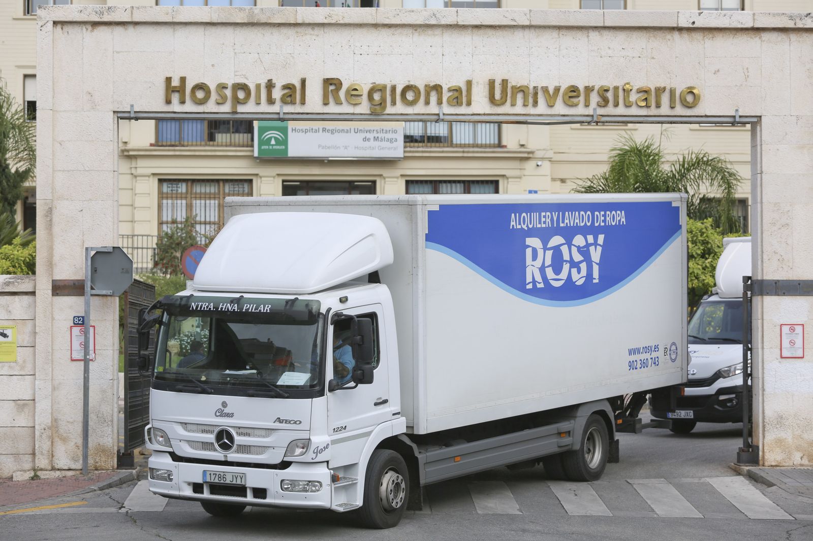 Salir a donar sangre en la Málaga del coronavirus, en fotos