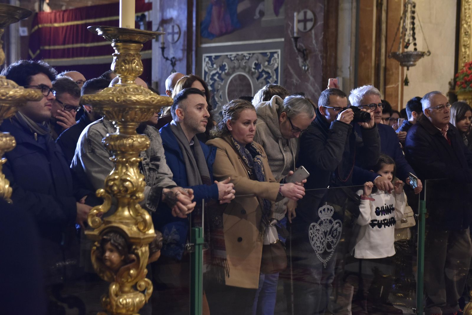 El besamanos de la Macarena, en imágenes