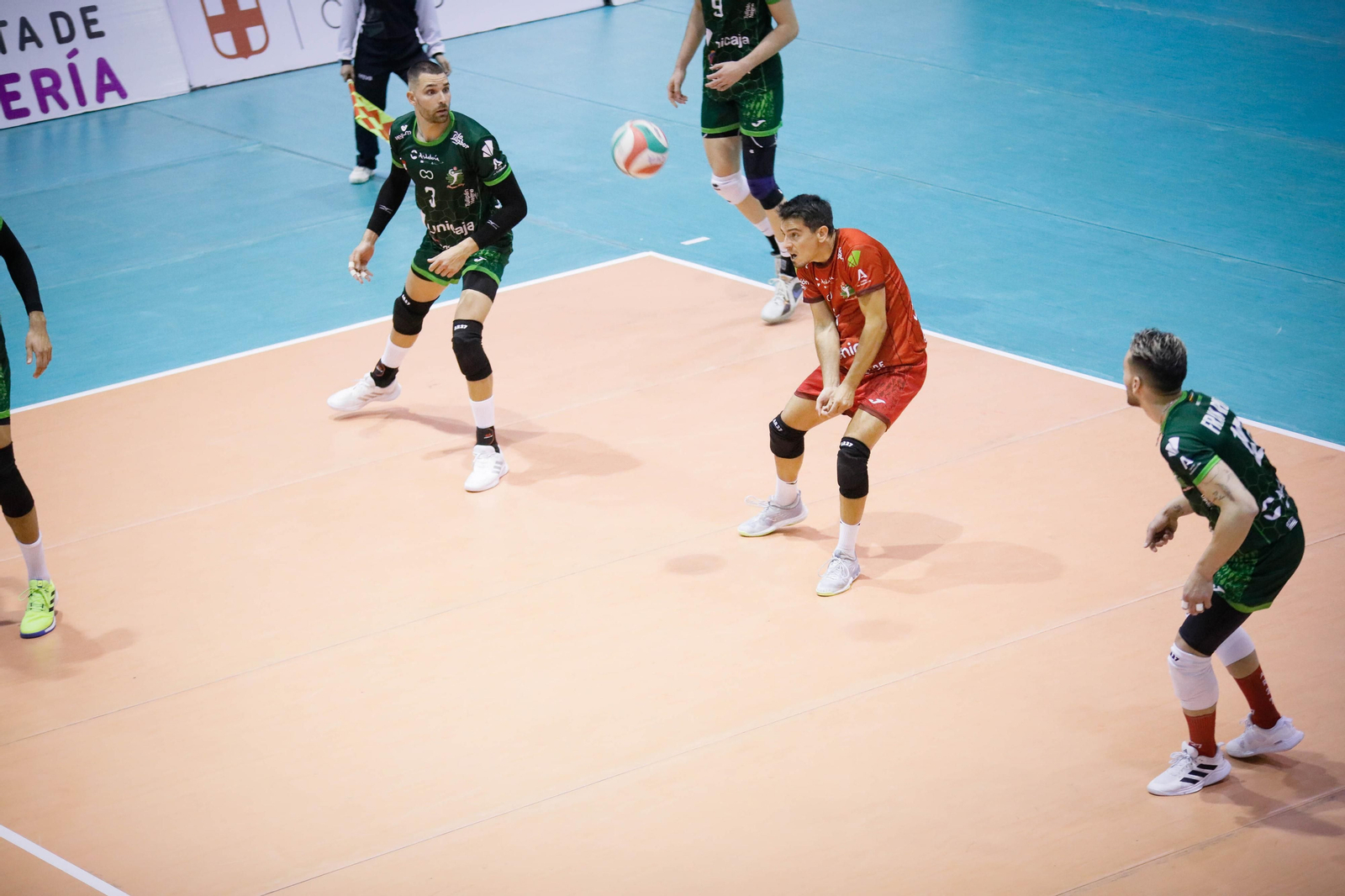 Imágenes del Unicaja Almería frente al conjunto valenciano de voleibol