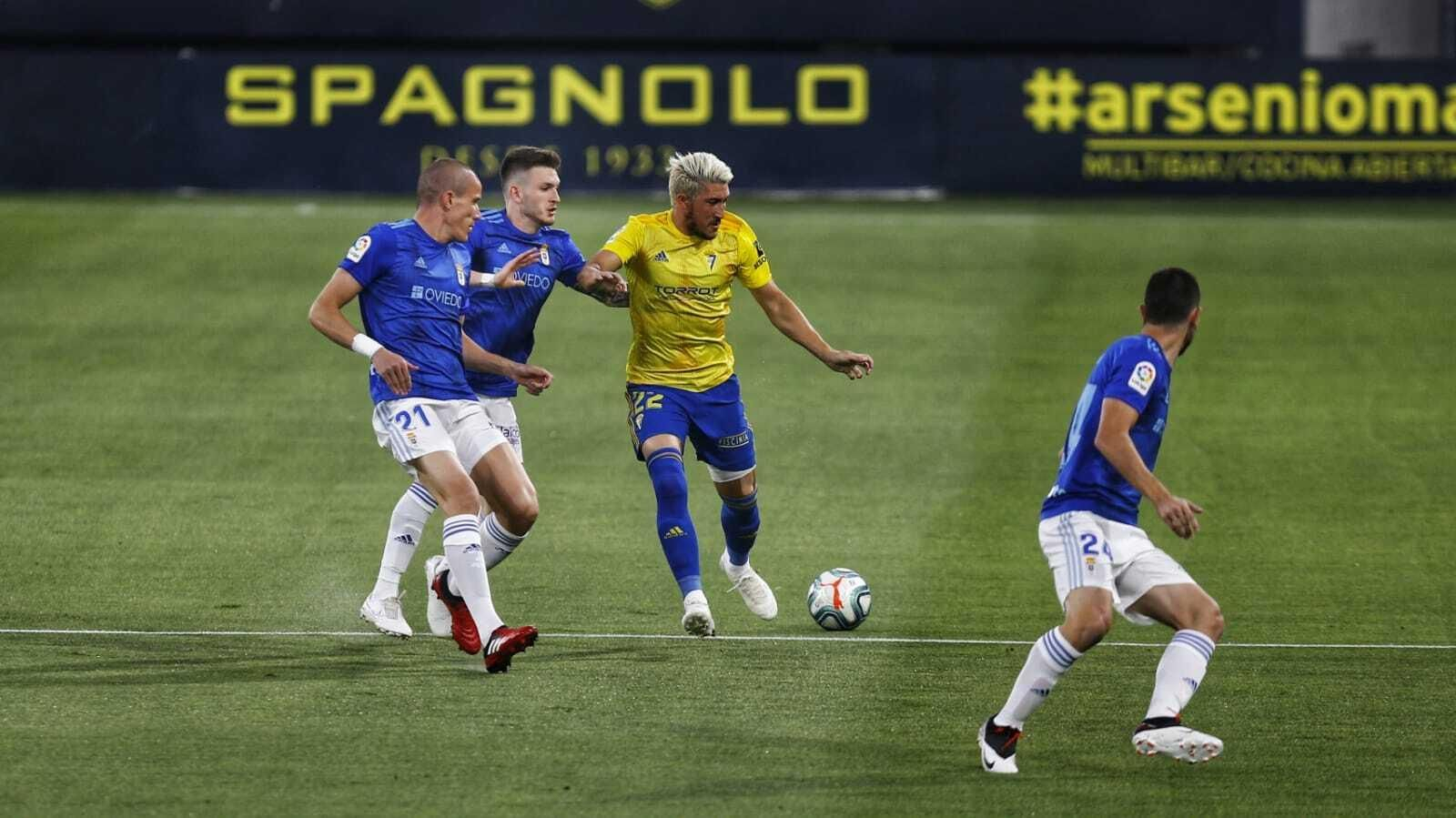 Las imágenes del Cádiz-Oviedo