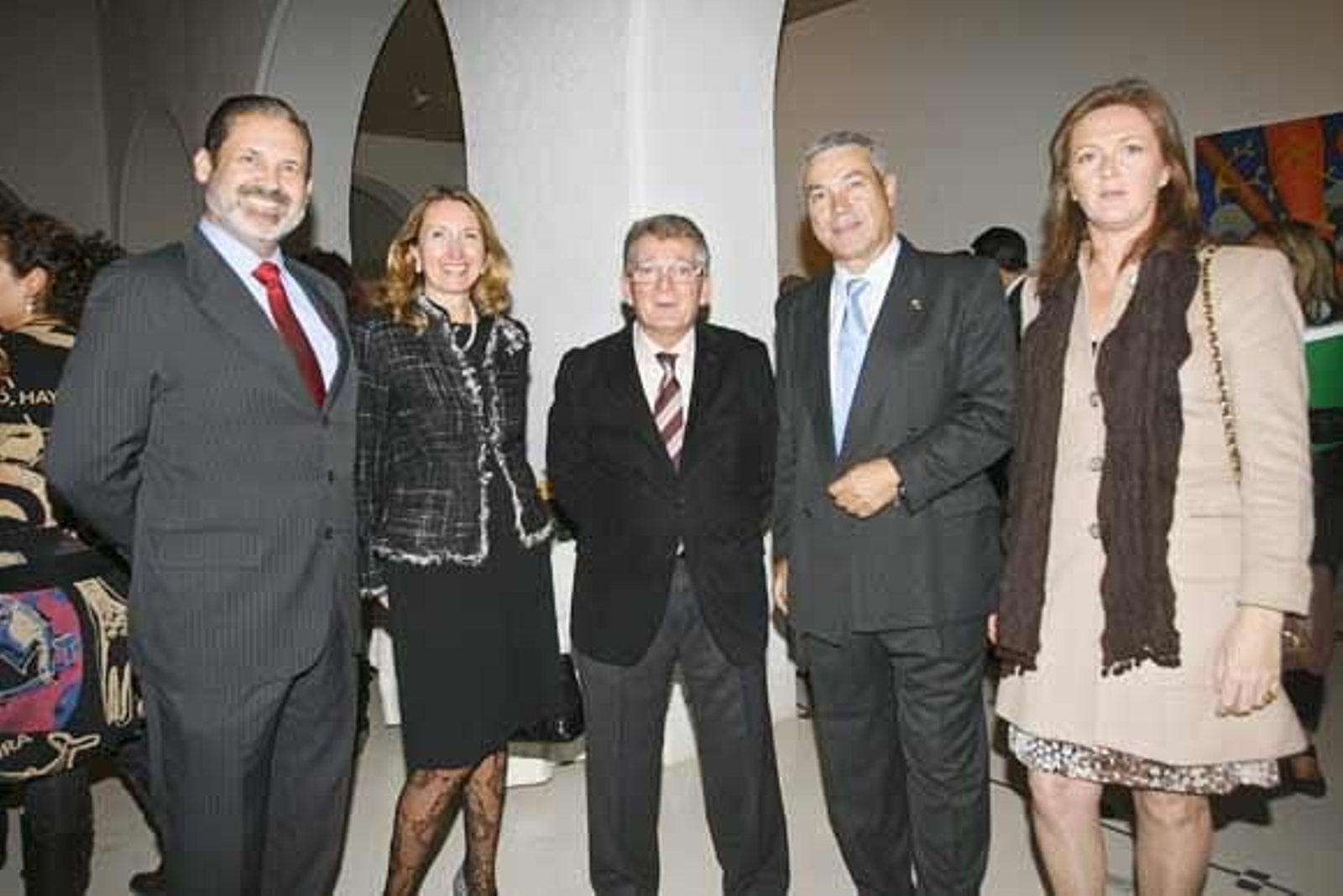 El delegado de Defensa, Vicente Ortells; Charo Vilseda; el presidente de la Diputación Provincial, Francisco González Cabaña;  el coronel jefe de la Comandancia de la Guardia Civil en Cádiz, Antonio Tocón; y Lucía Gutiérrez.

Foto: Joaquin Pino/Julio Gonzalez
