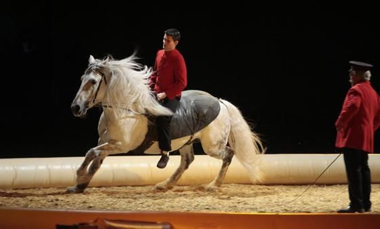 Los jinetes franceses ponen el punto cómico a 'Aniversario'.

Foto: Juan Carlos Muñoz