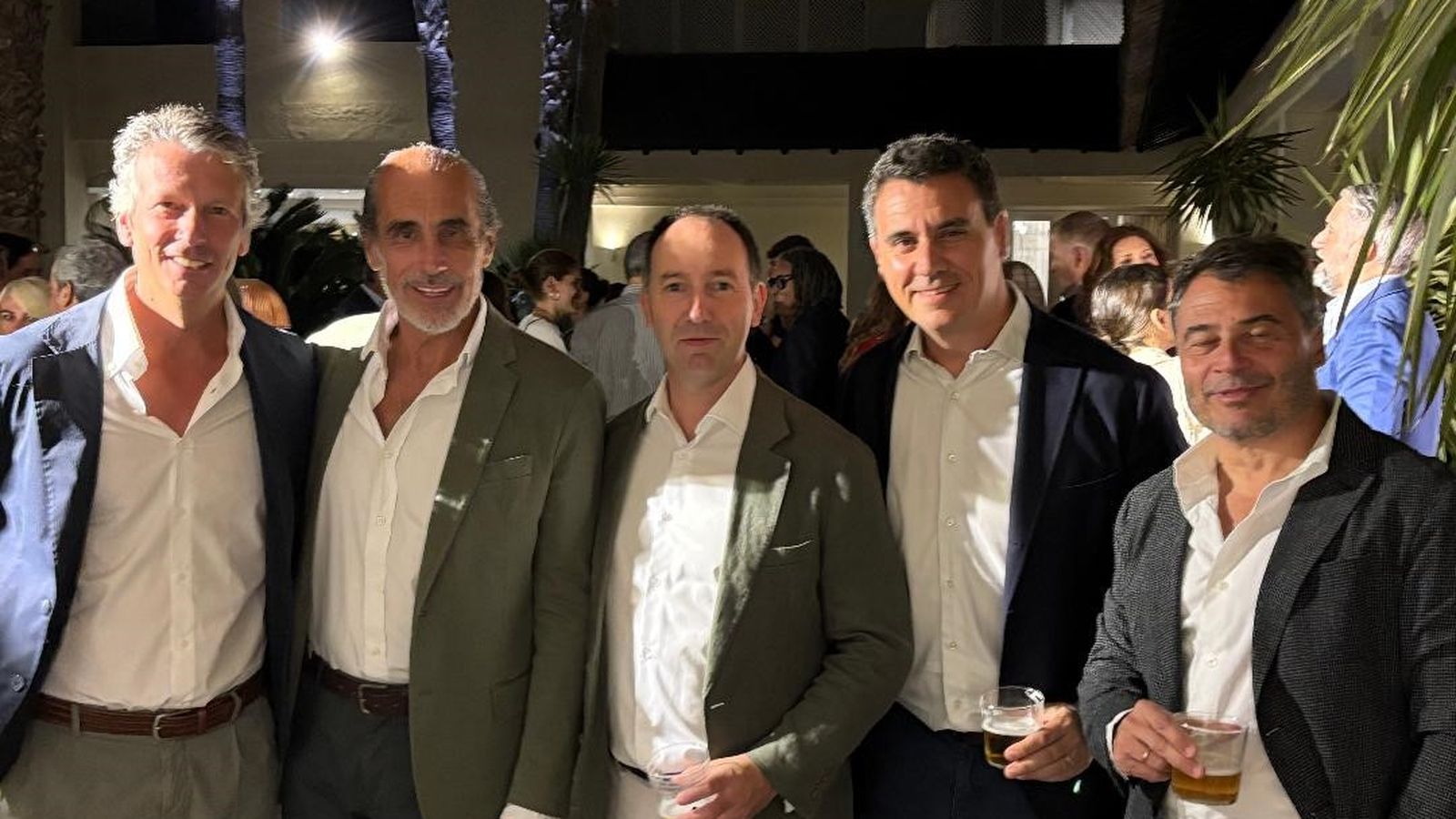 Ignacio Costa, Carlos Calero, José Luis García, Moisés Ollero y José Grasas, durante el festejo del 25 aniversario del grupo de Hoteles Vincci, en el Hotel Vincci Costal Golf.