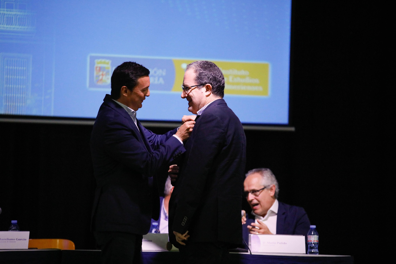 Imágenes de la entrega de los Escudos de Oro del IEA y la celebración de su Plenario