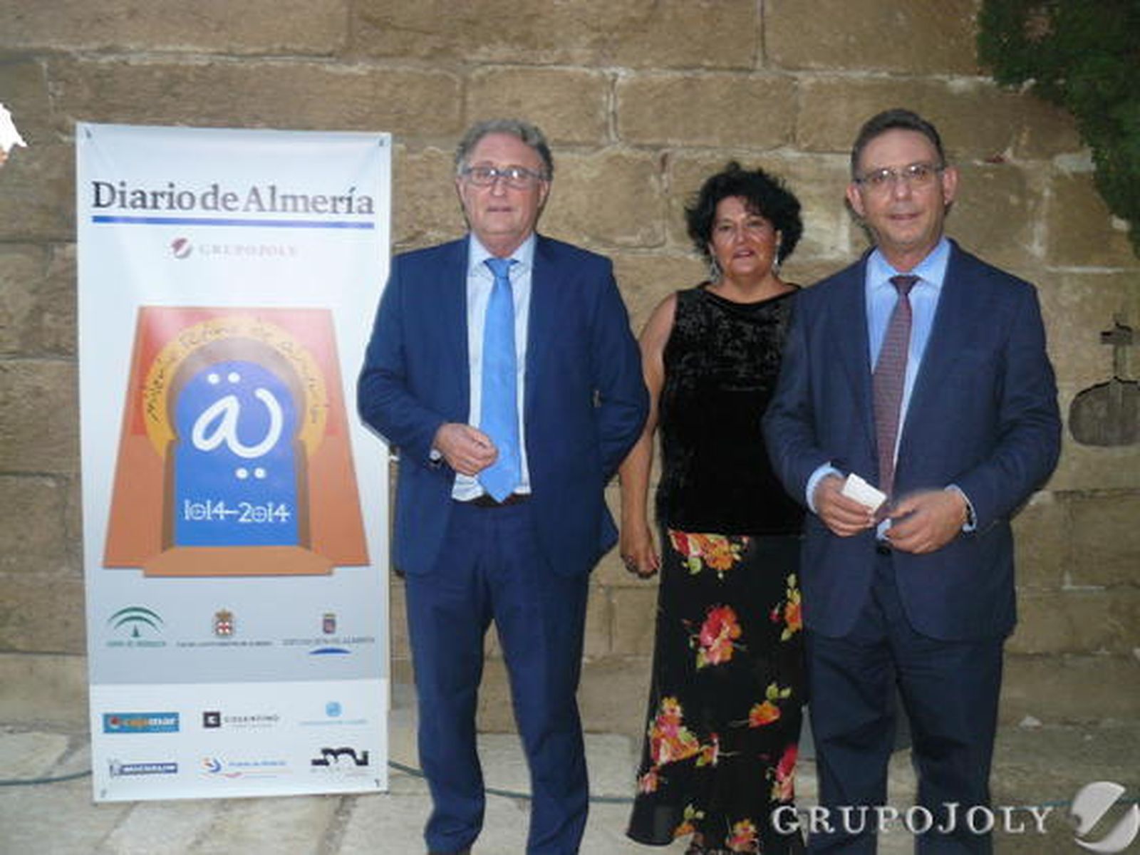 El diputado (PP) Jesús Caicedo, la diseñadora Nieves Martín y el senador (PP) Francisco Utrera./ Rafael Espino