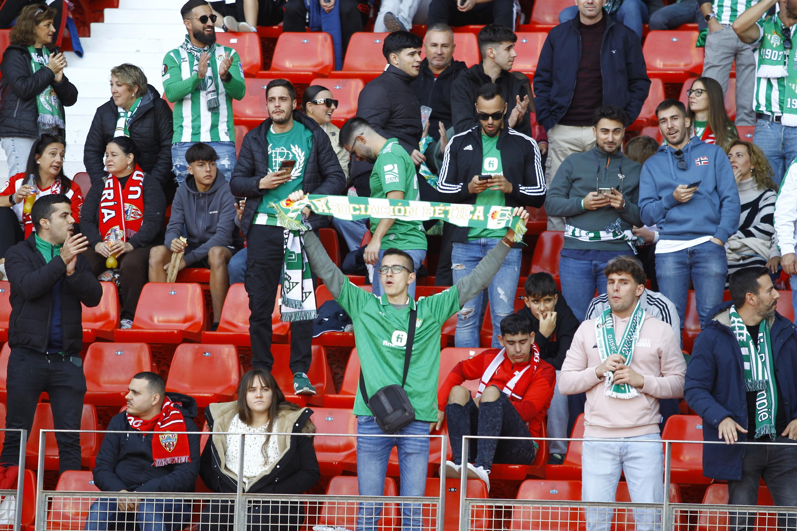 Imágenes del partido de fútbol U.D. Almería-Real Betis Balompié