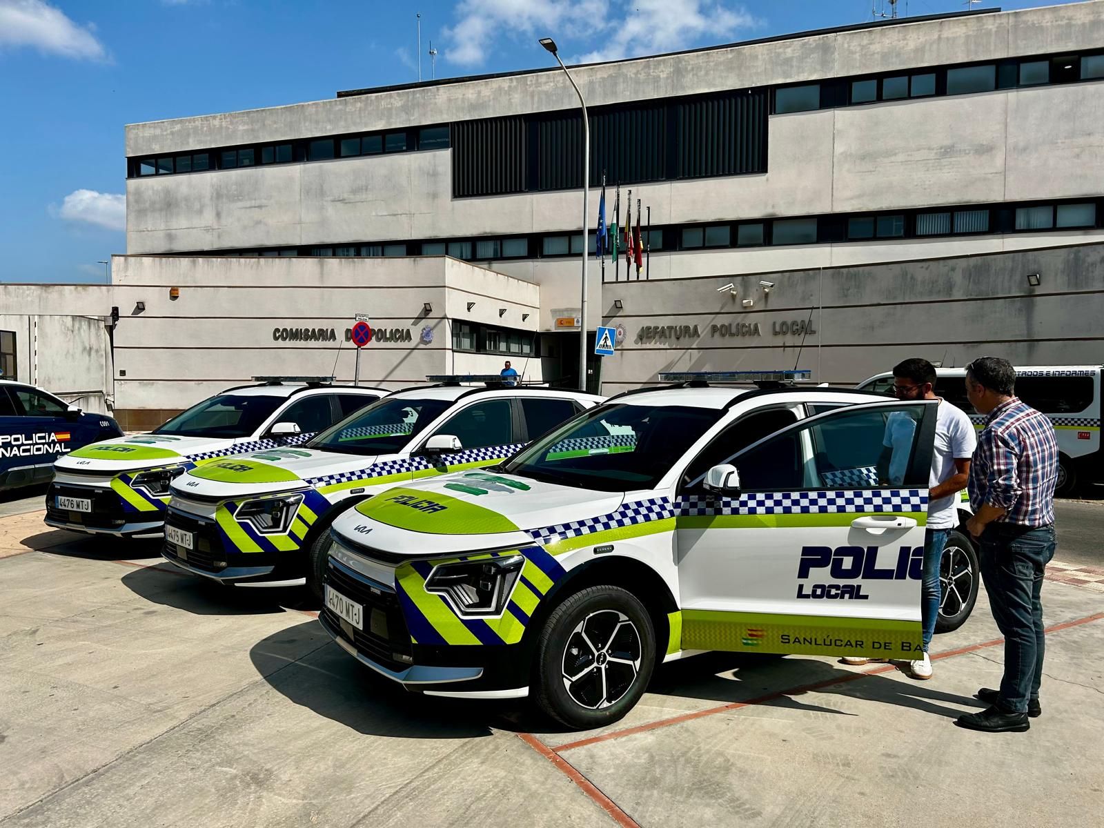 Coches patrulla de la Policía Local de Sanlúcar de Barrameda.
