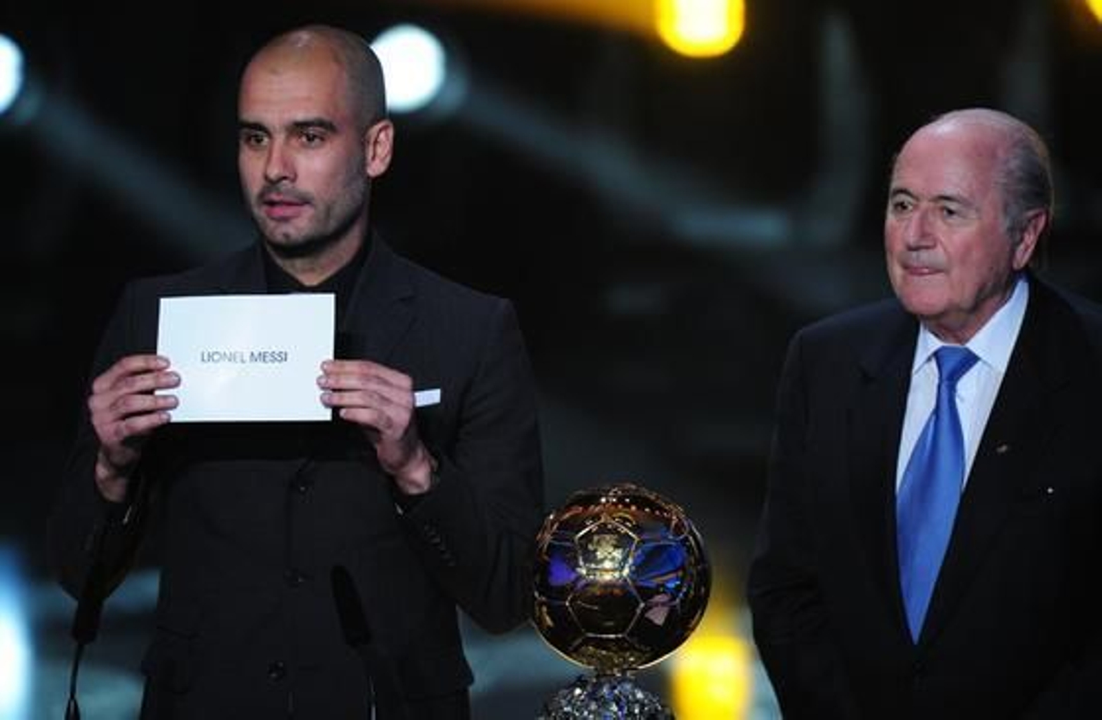 Josep Guardiola desvela que el ganador del Balón de Oro 2010 es Leo Messi.

Foto: AFP Photo