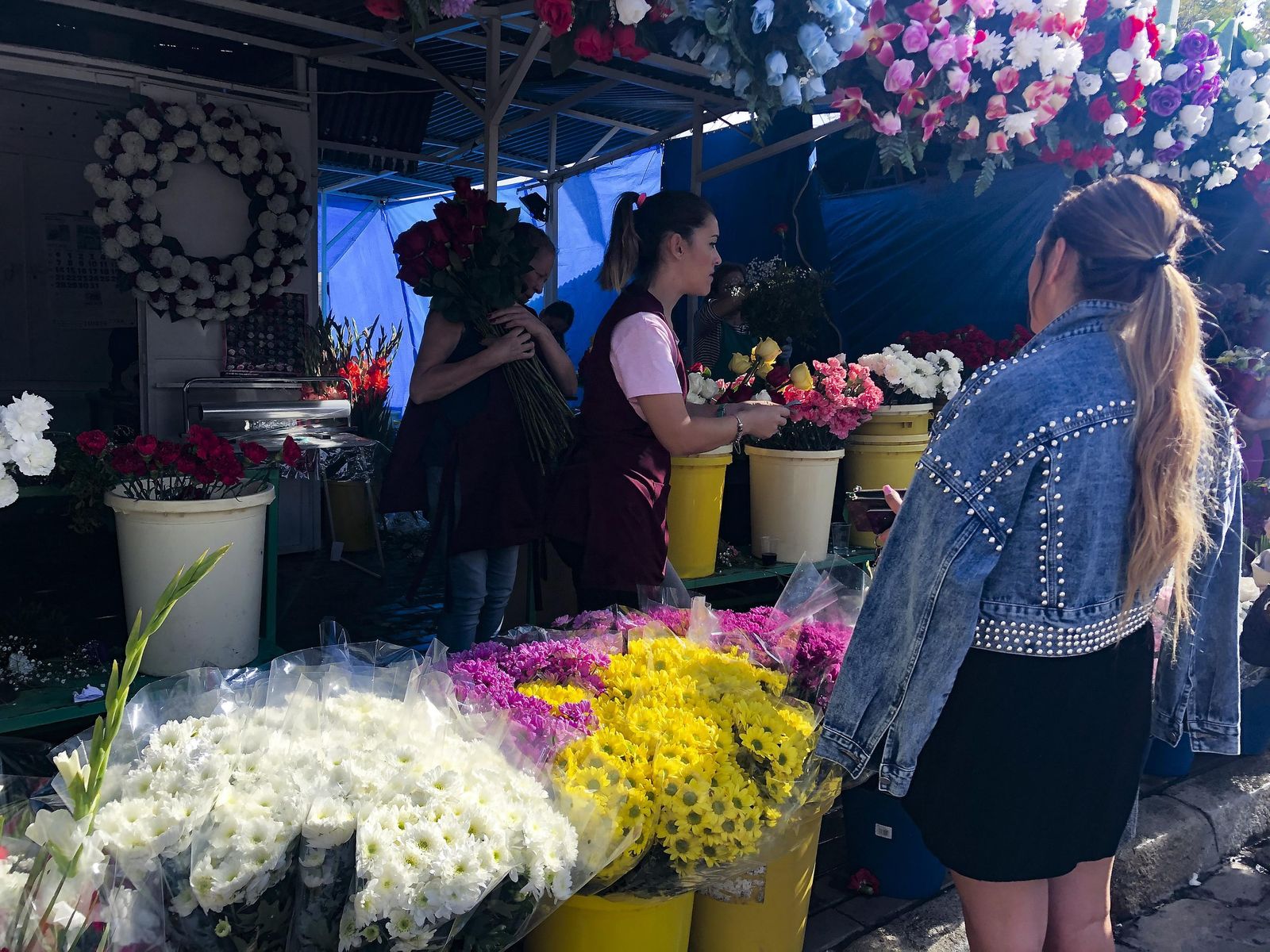 Puesto de flores en imagen de archivo.