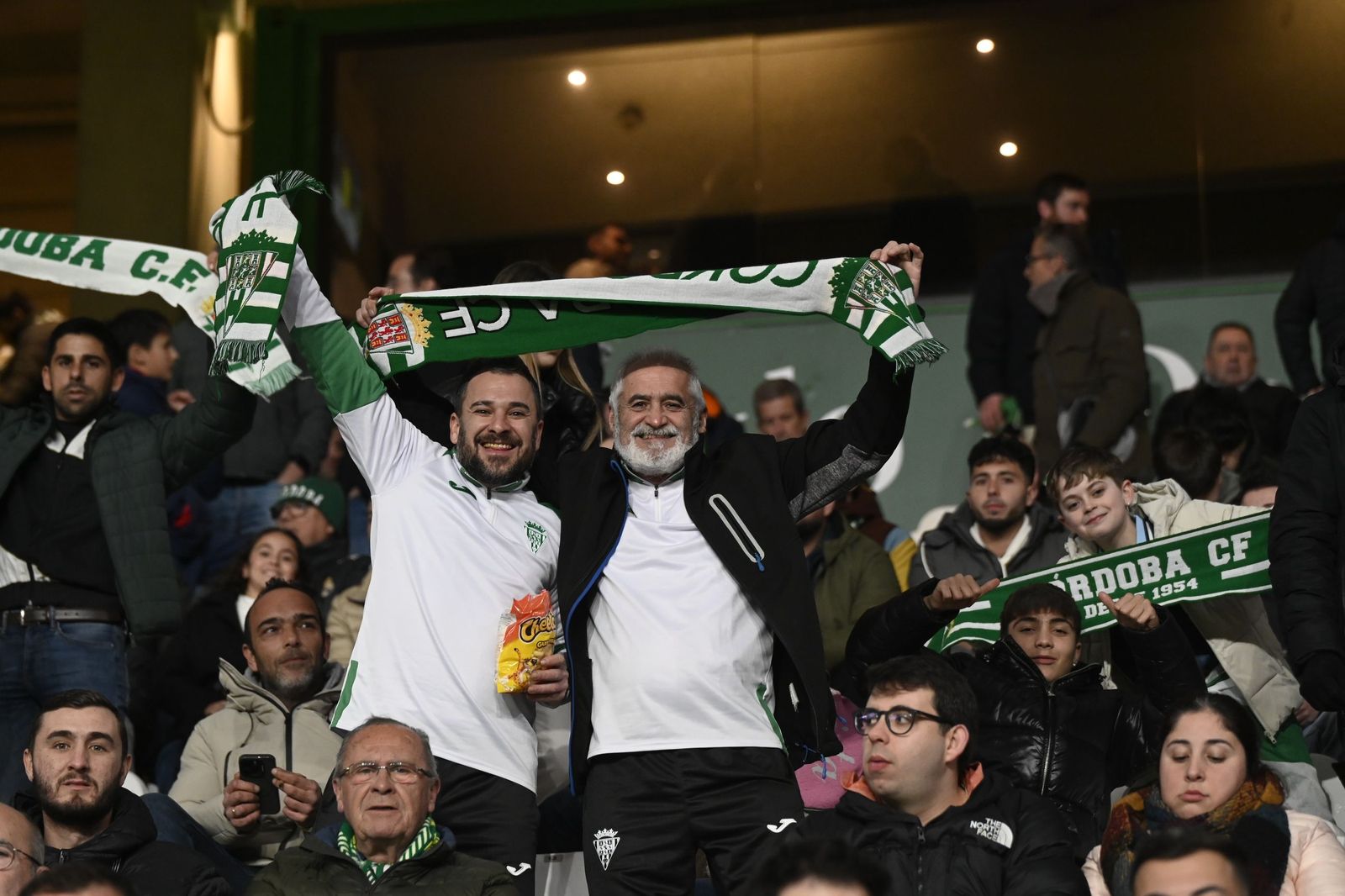 Las fotos del espectacular ambiente en El Arcángel en el derbi andaluz entre Córdoba CF y Málaga