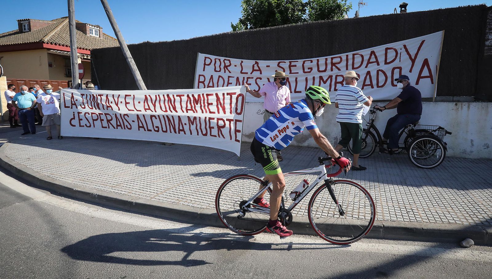 Concentración en el Pimiento para exigir más seguridad en la A-2003
