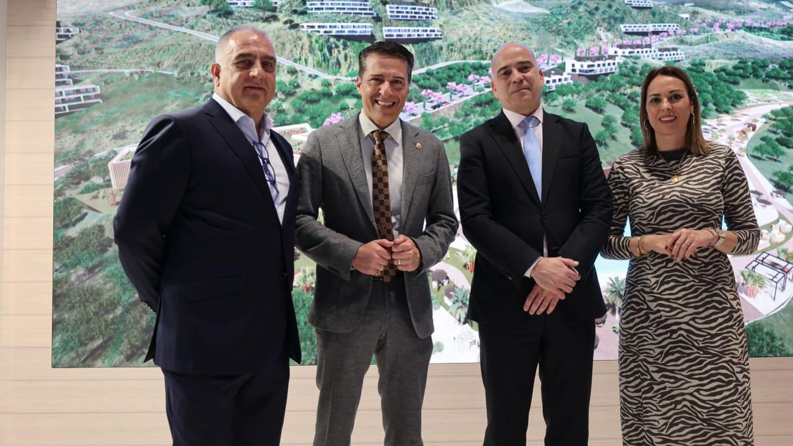 Presentación Puerto Narixa en Fitur 2025, Escobar a la izquierda