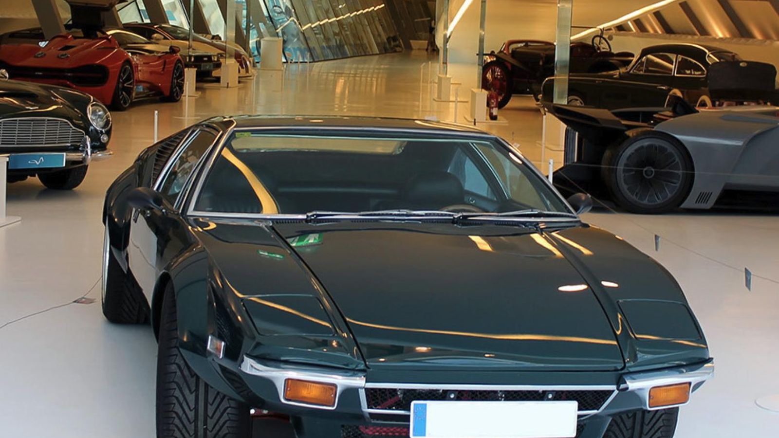 De Tomaso Pantera, diseño italiano con los motores Ford más potentes de la época.