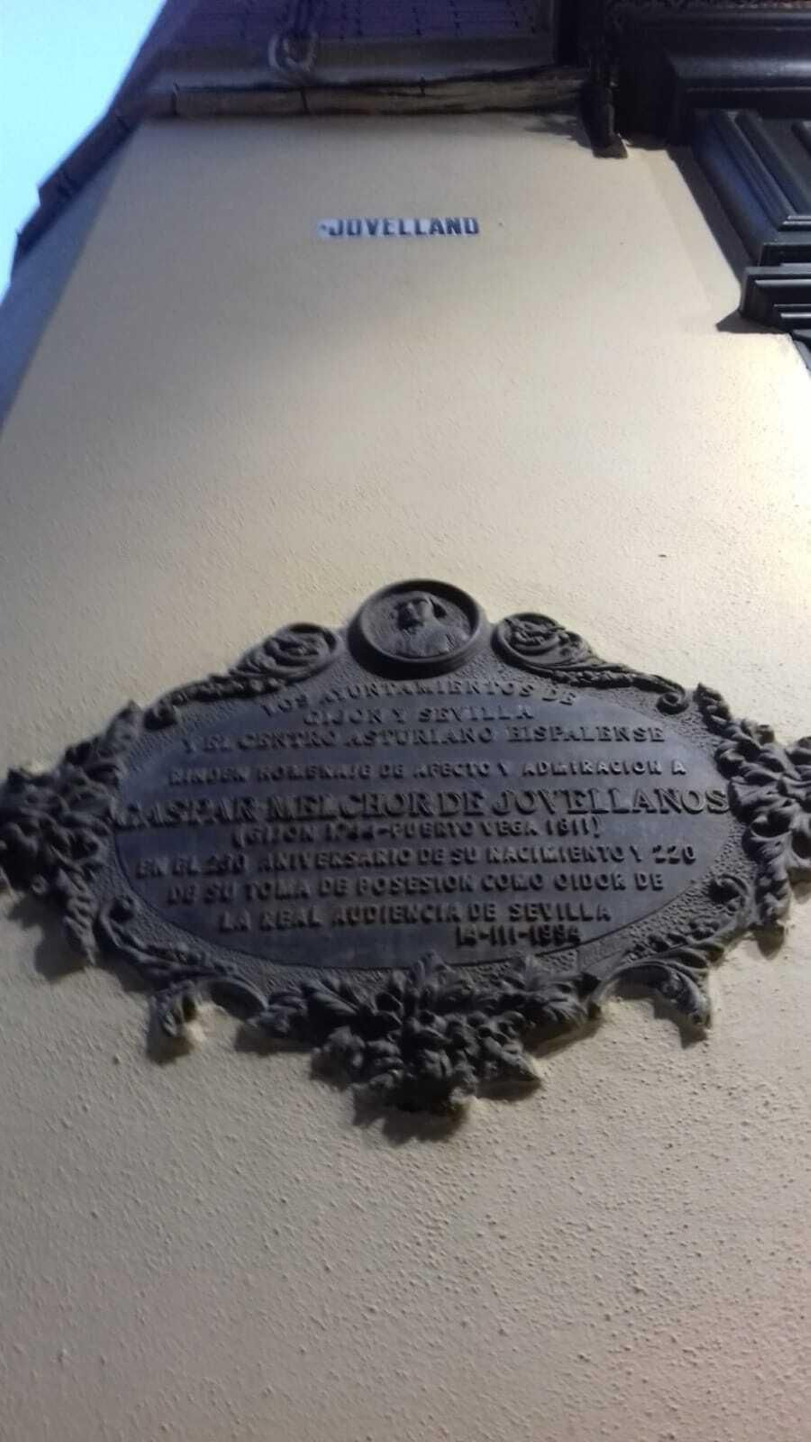 Plaza en la calle Jovellanos, Alcalde del Crimen.