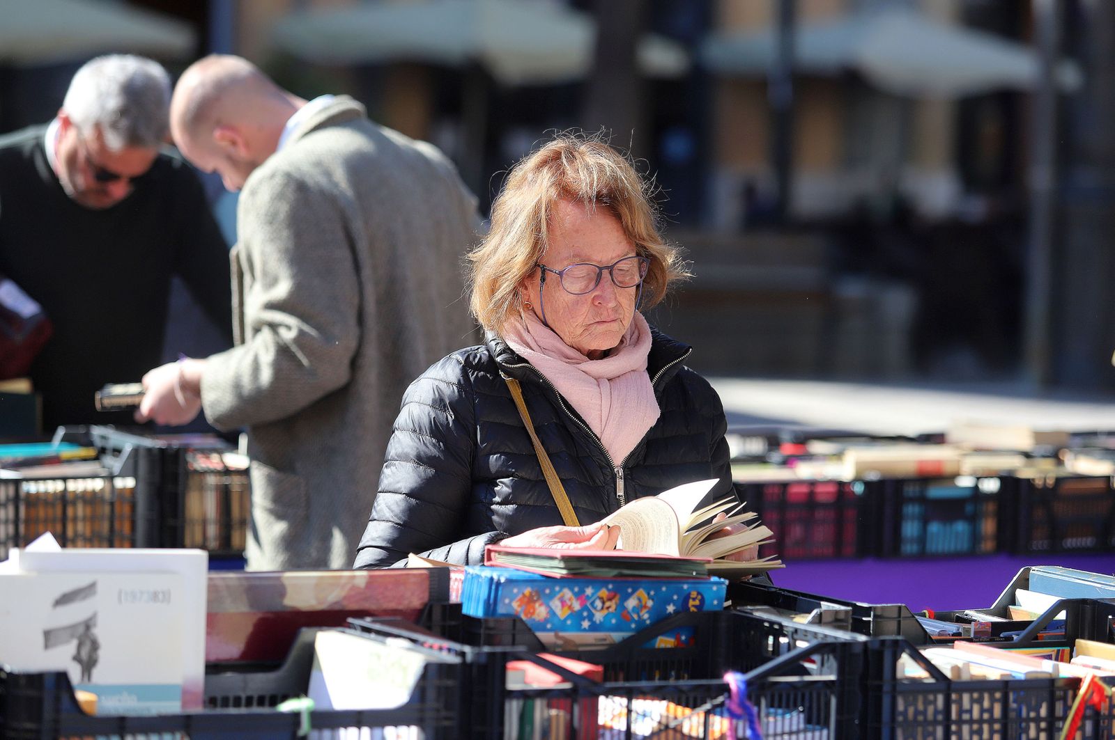 Imágenes del mercadillo de Ayre Solidario en la Plaza de las Monjas