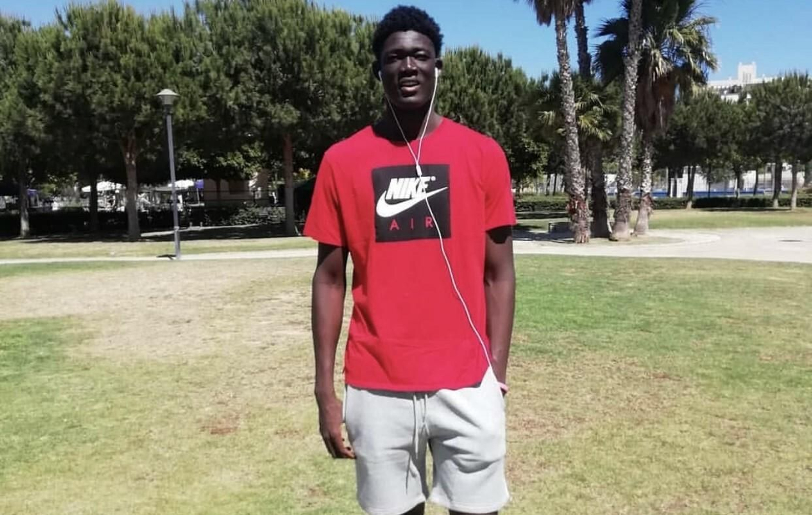 Yannick Nzosa, cerca de Los Guindos.