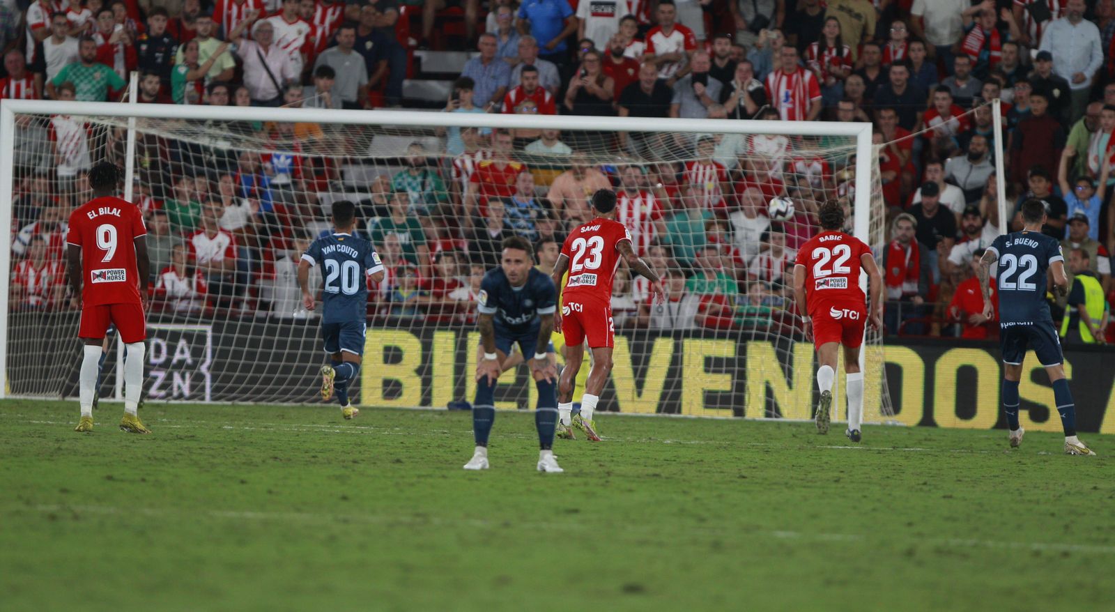 Imágenes del partido de fútbol U.D. Almería-Girona F.C.