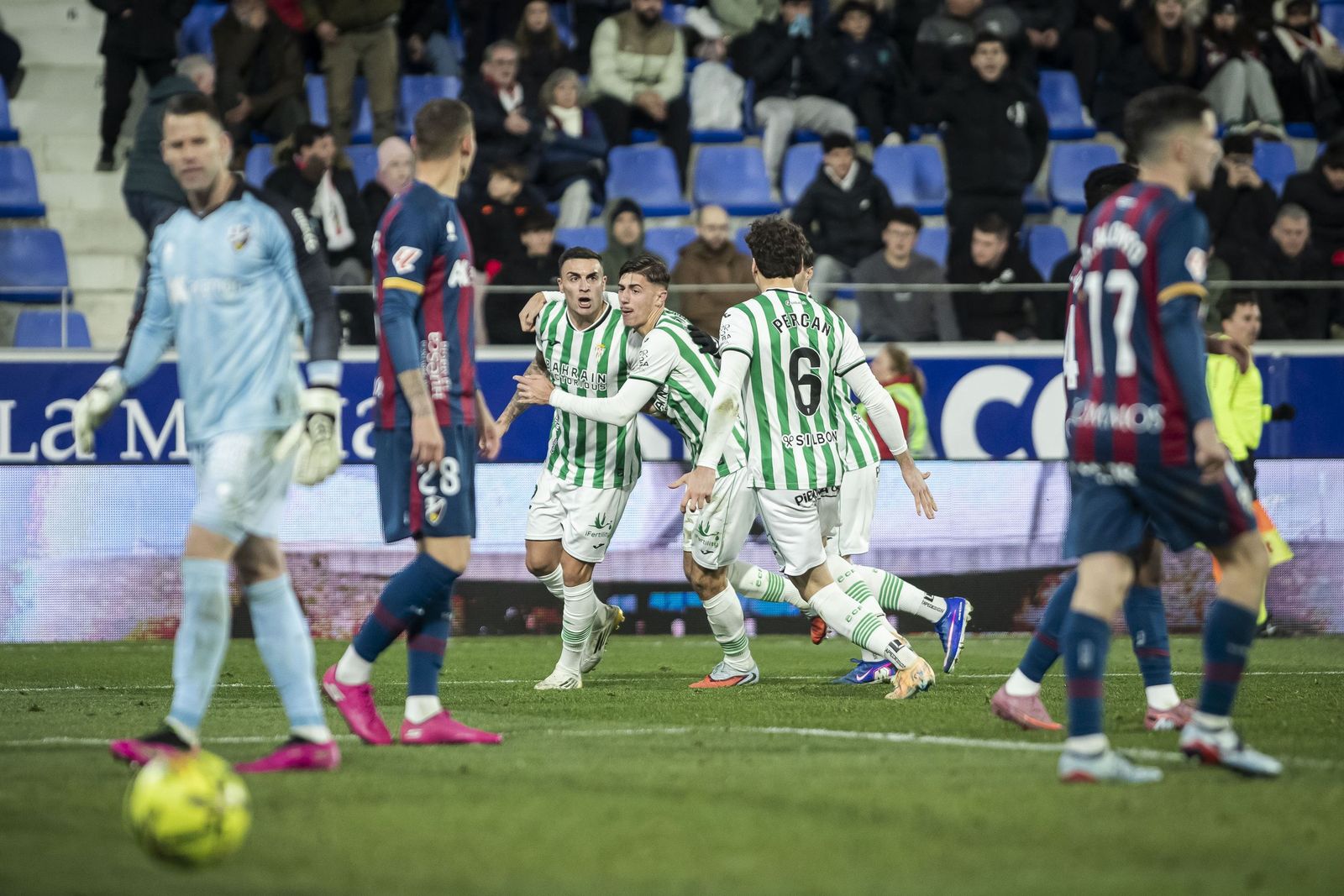 Las mejores fotos del triunfo agónico del Córdoba CF en Huesca