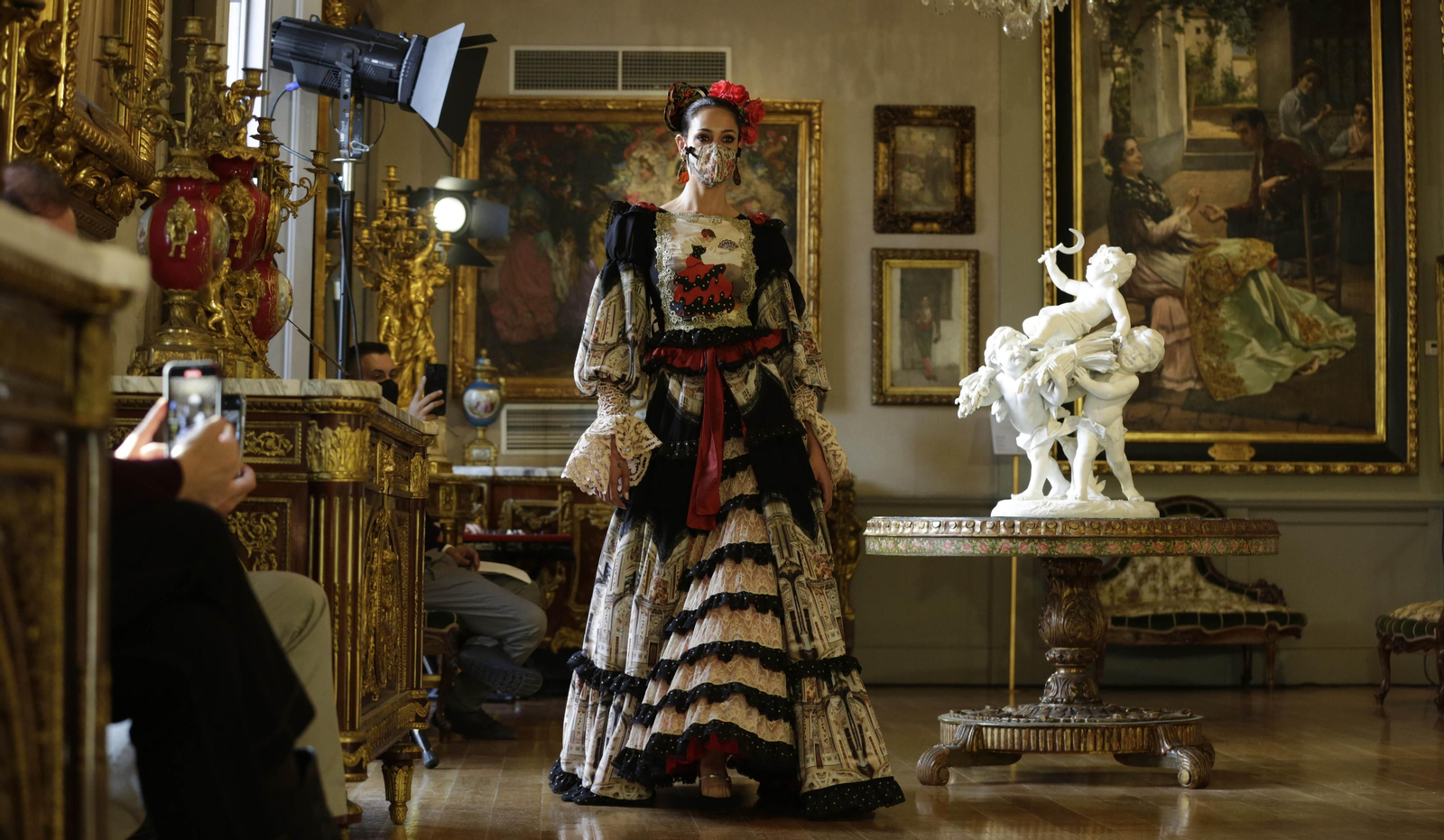 Las imágenes del desfile  Úniqo Qlamenco