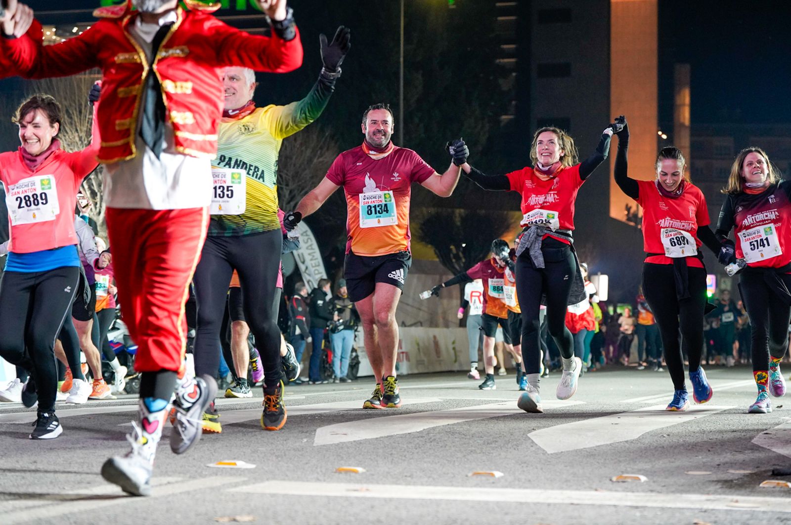 En imágenes: búscate en tu llegada a meta de la Carrera de San Antón 2026 (2)