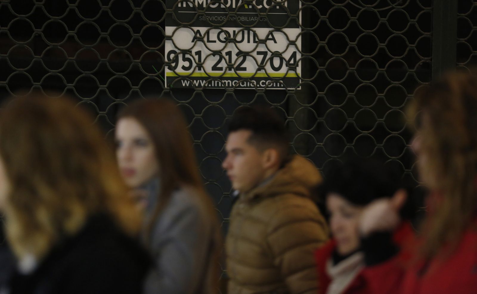 Uno de los locales comerciales que se encuentran vacíos en alquiler en la calle Larios.
