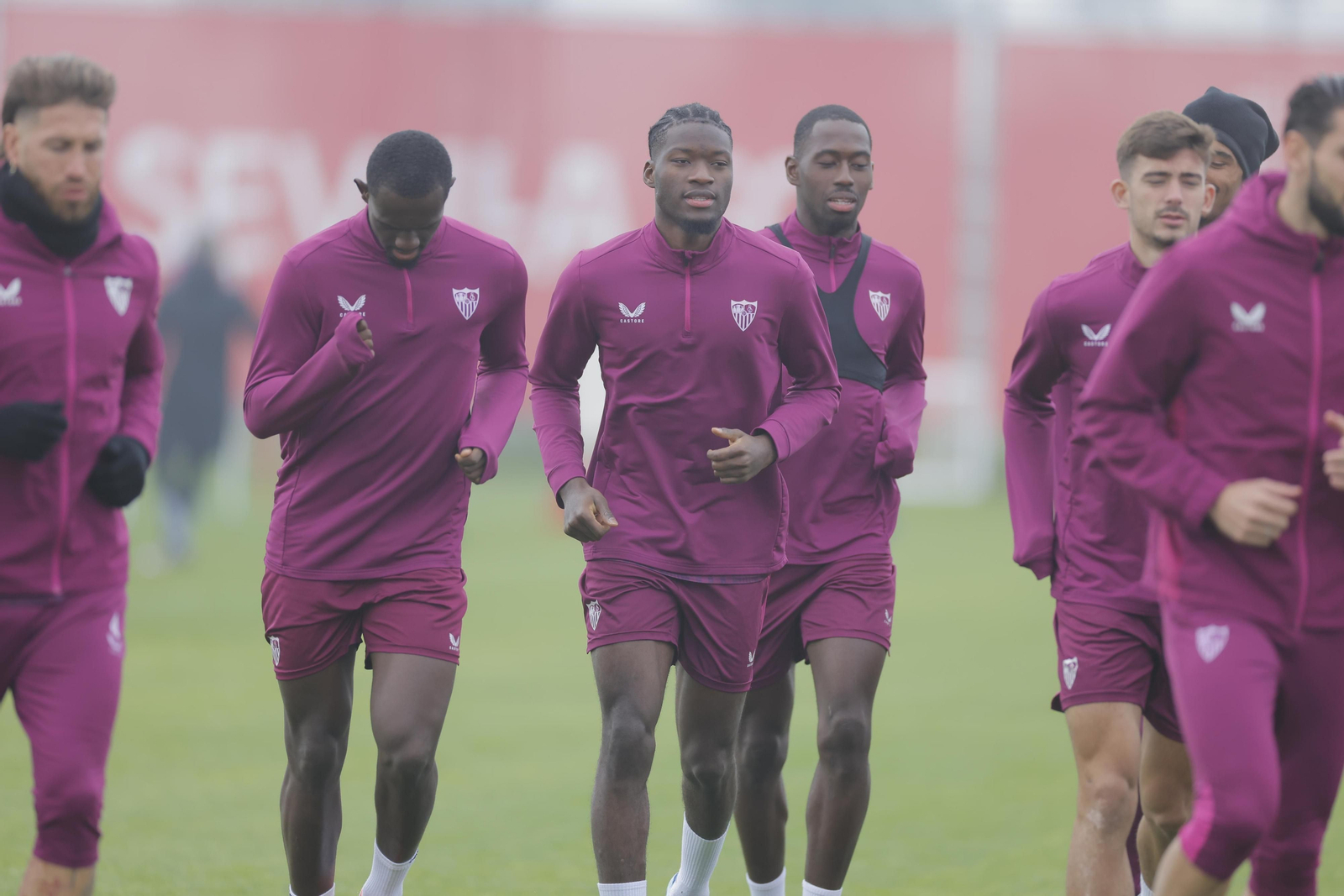 Lucien Agoumé en su segundo entrenamiento con el Sevilla