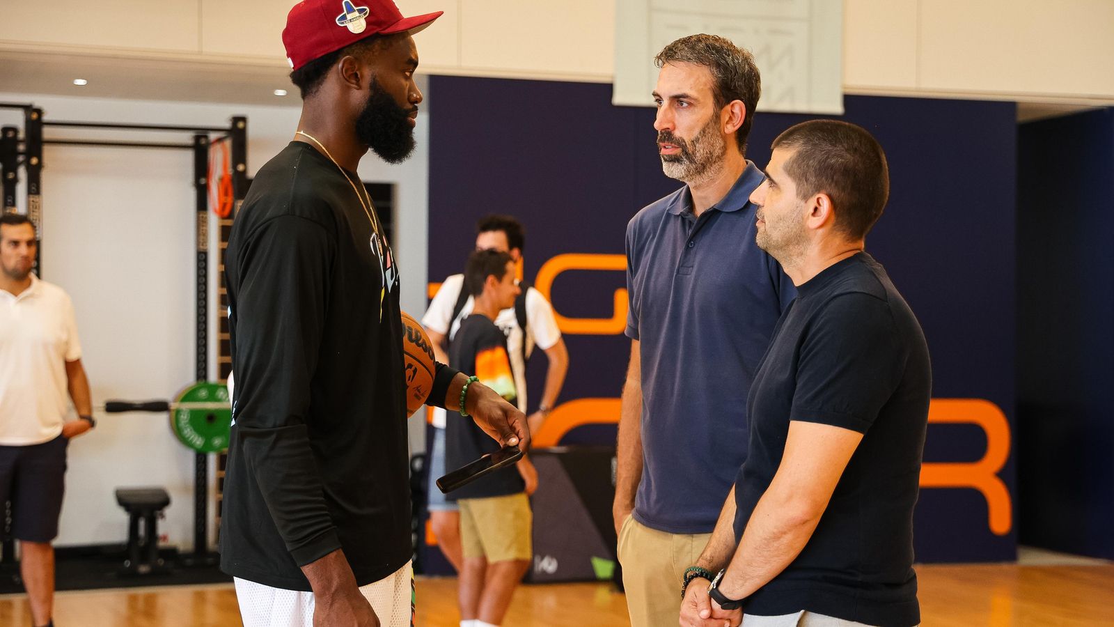 Jaylen Brown y Berni Rodríguez.