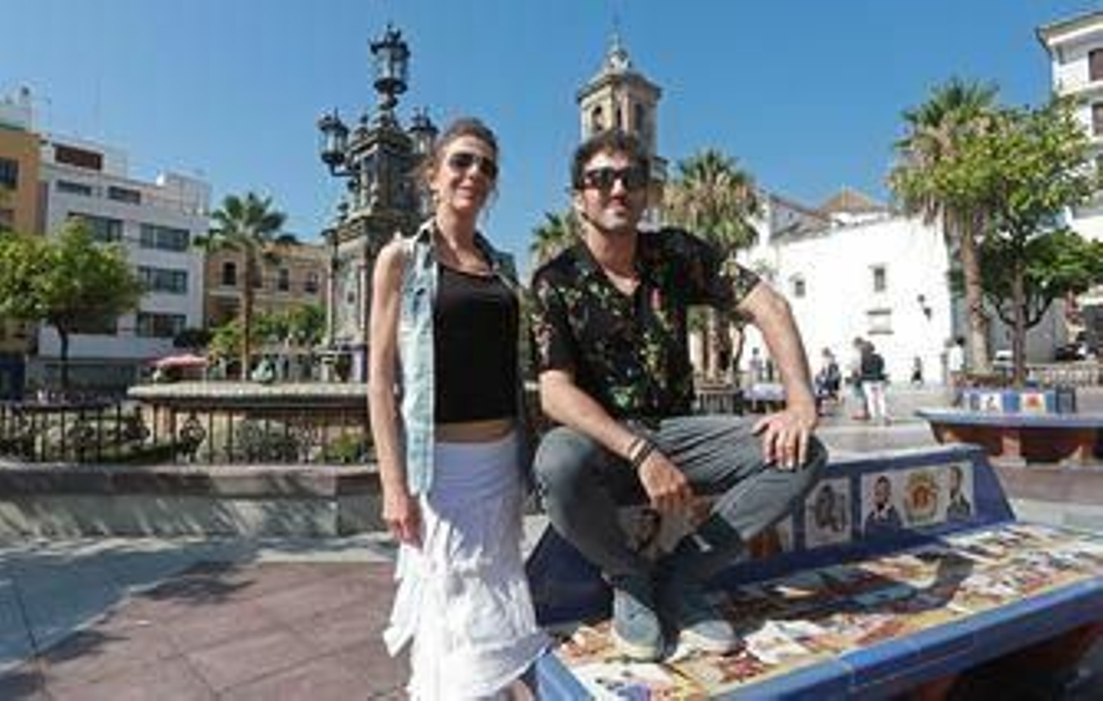 Alicia Carrasco y José Manuel en la Plaza Alta de Algeciras