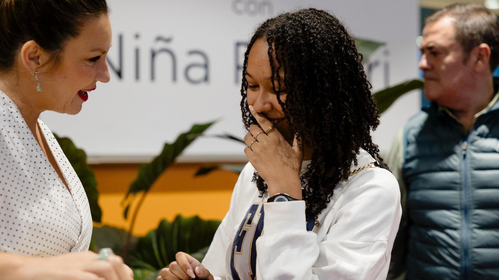 Las imágenes de la firma de discos de Niña Pastori en Cádiz