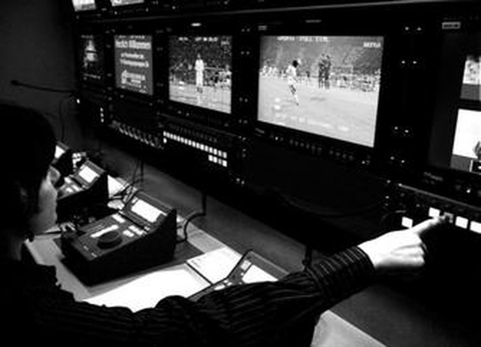 Un realizador, durante la retransmisión de un encuentro de televisión.