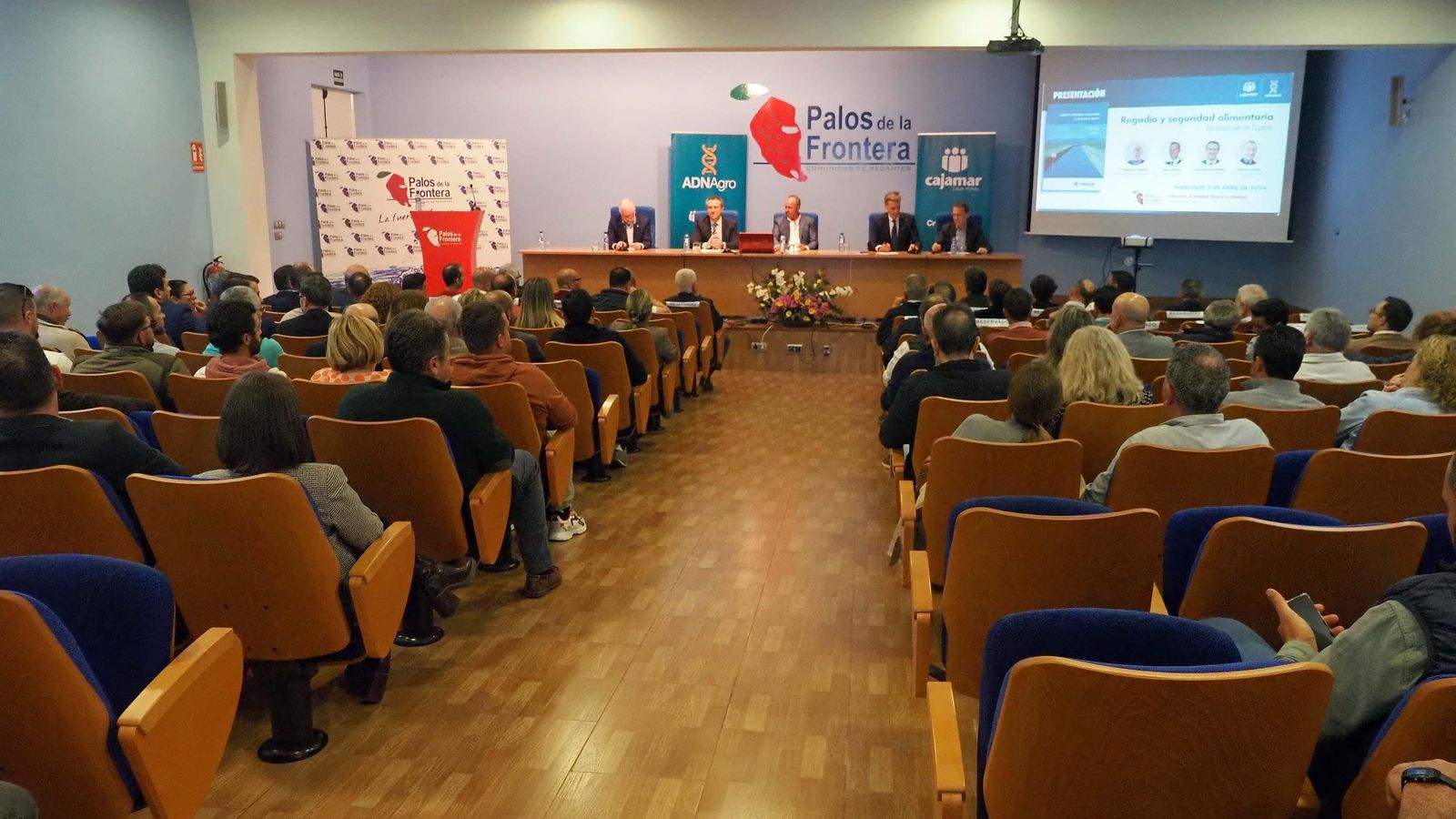 La presentación contó con un numerosos público