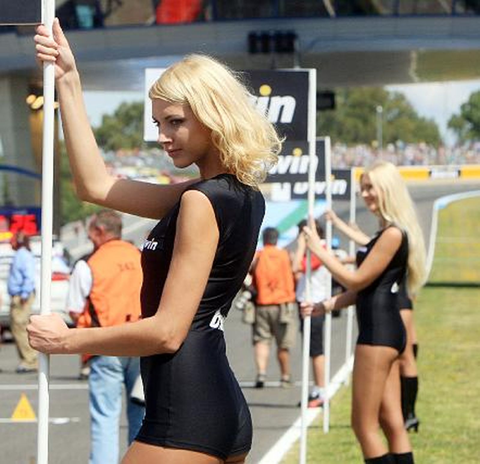 Las chicas del ´paddock´, puro espectáculo en Jerez. 

Foto: Juan Carlos Toro y Manuel Aranda