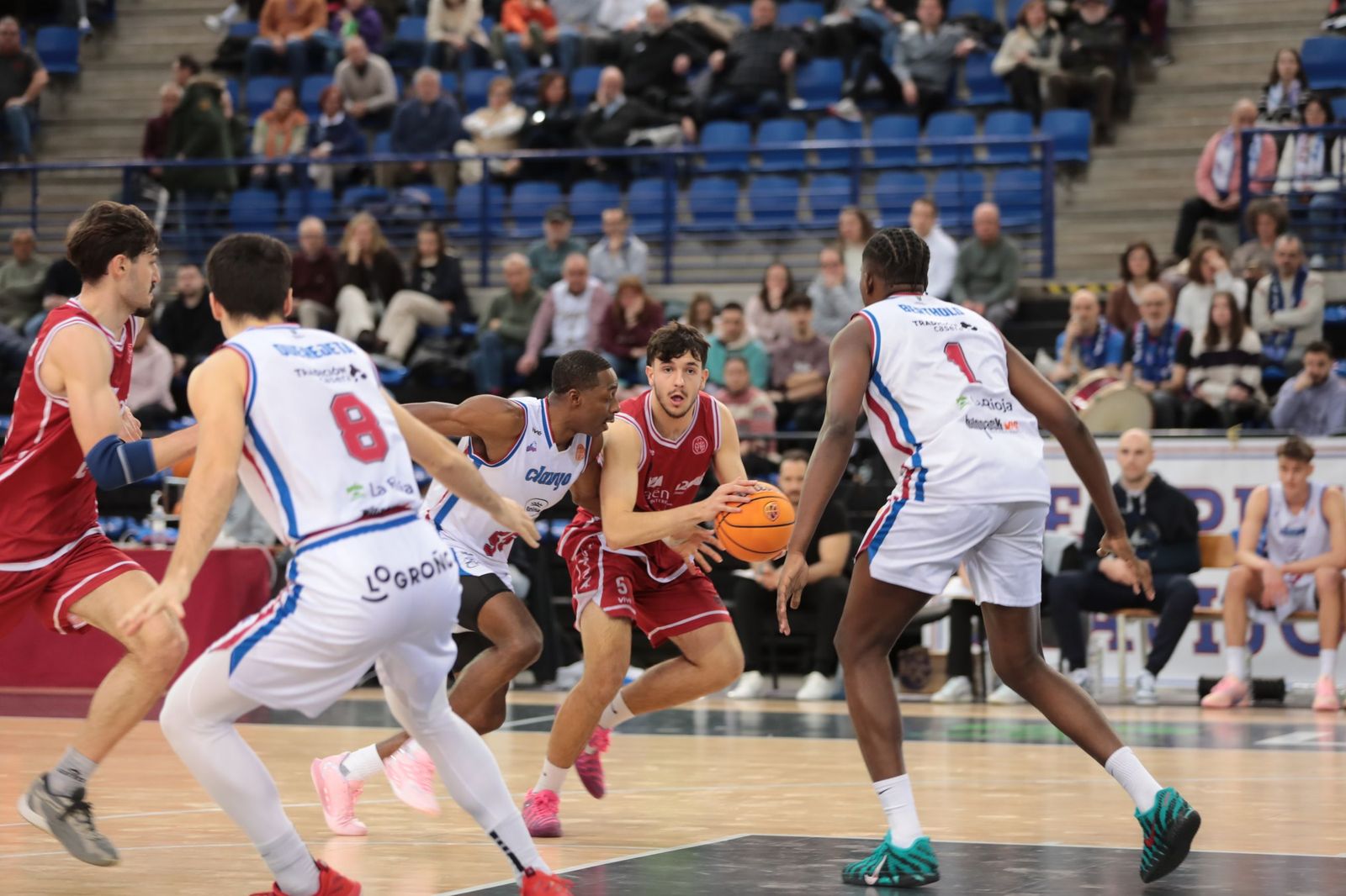 El conjunto jiennense hincó la rodilla en Logroño.