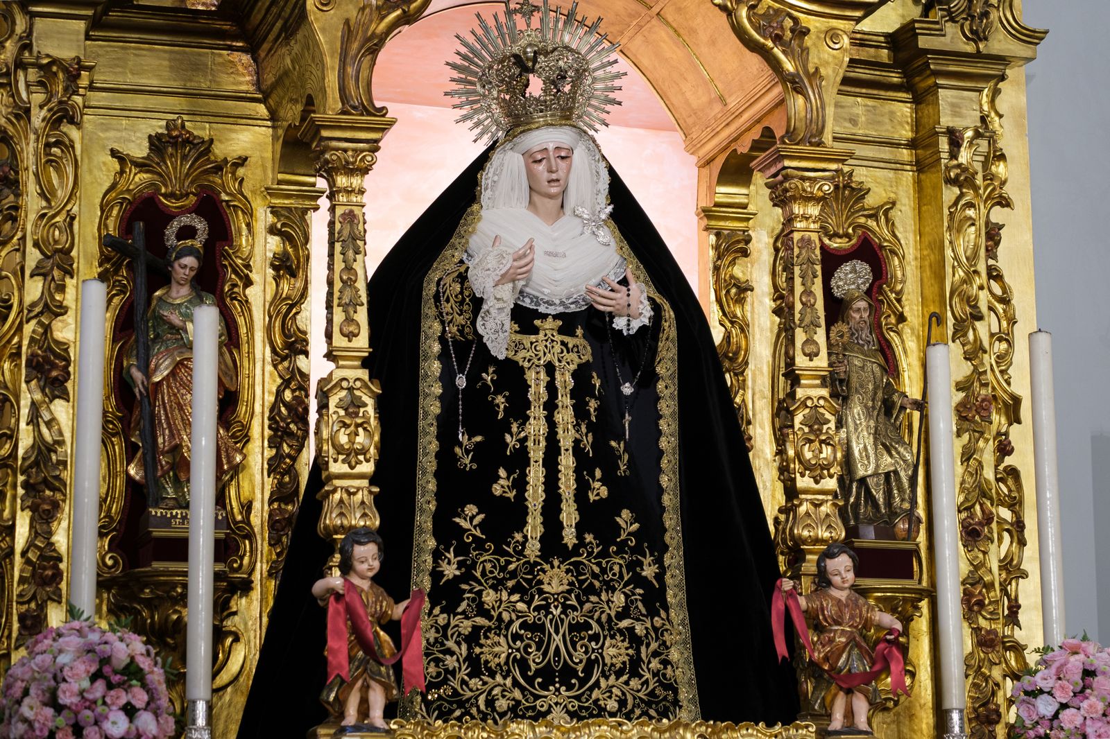 Las imágenes de la Virgen de la Estrella vestida de luto