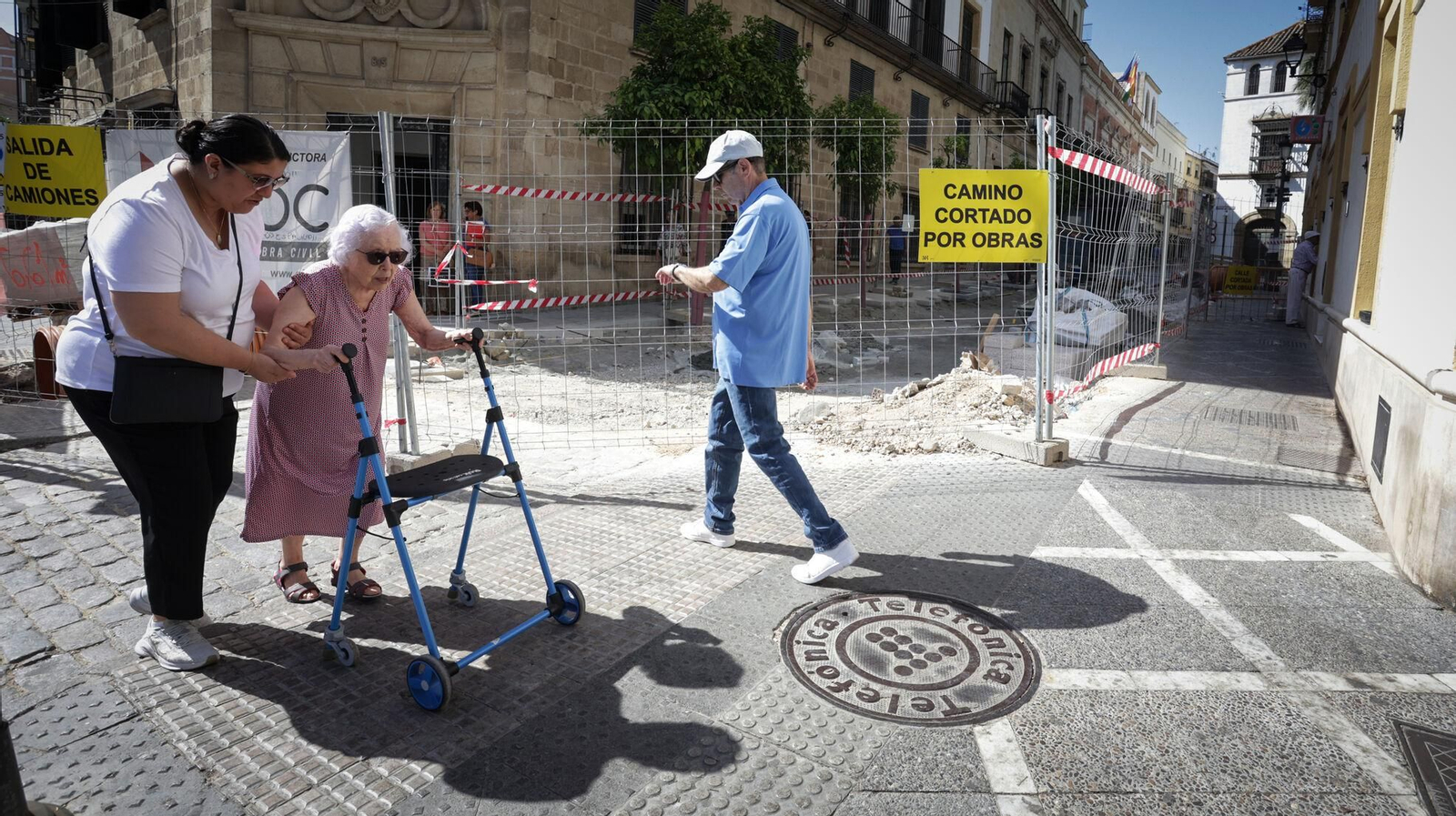 Aspecto que presentaban este miércoles las obras de reurbanización de la calle Tornería.