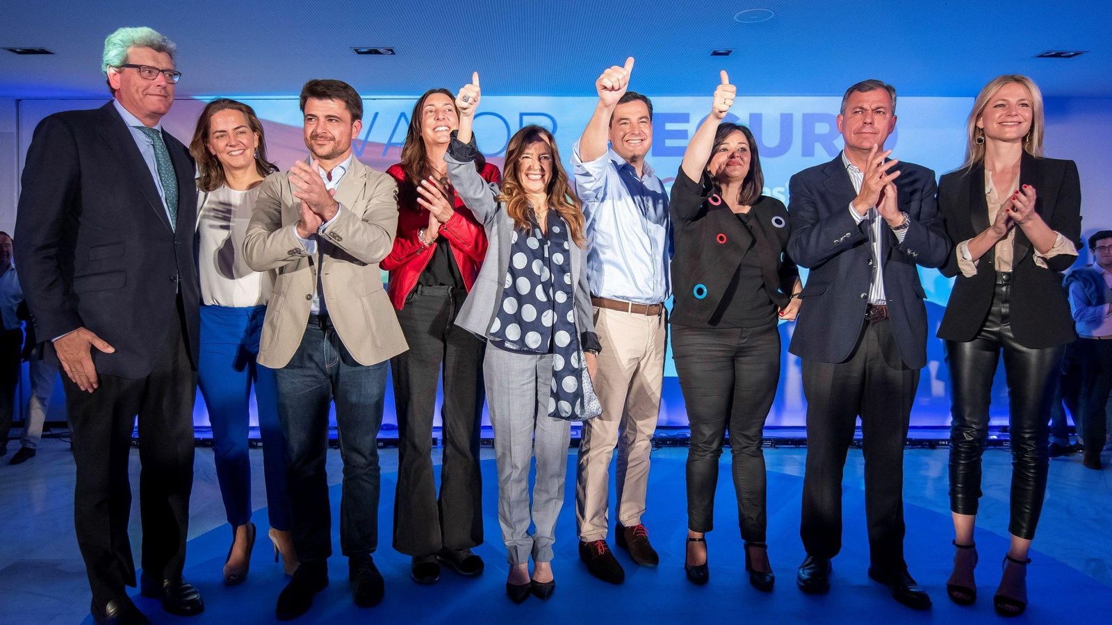 El presidente de la Junta flanqueado por Teresa Jiménez Becerril y Virginia Pérez en la apertura de la campaña a las generales.
