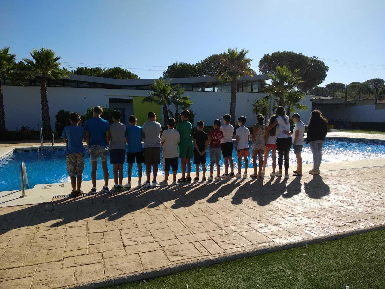 Grupo de niños en las actividades.