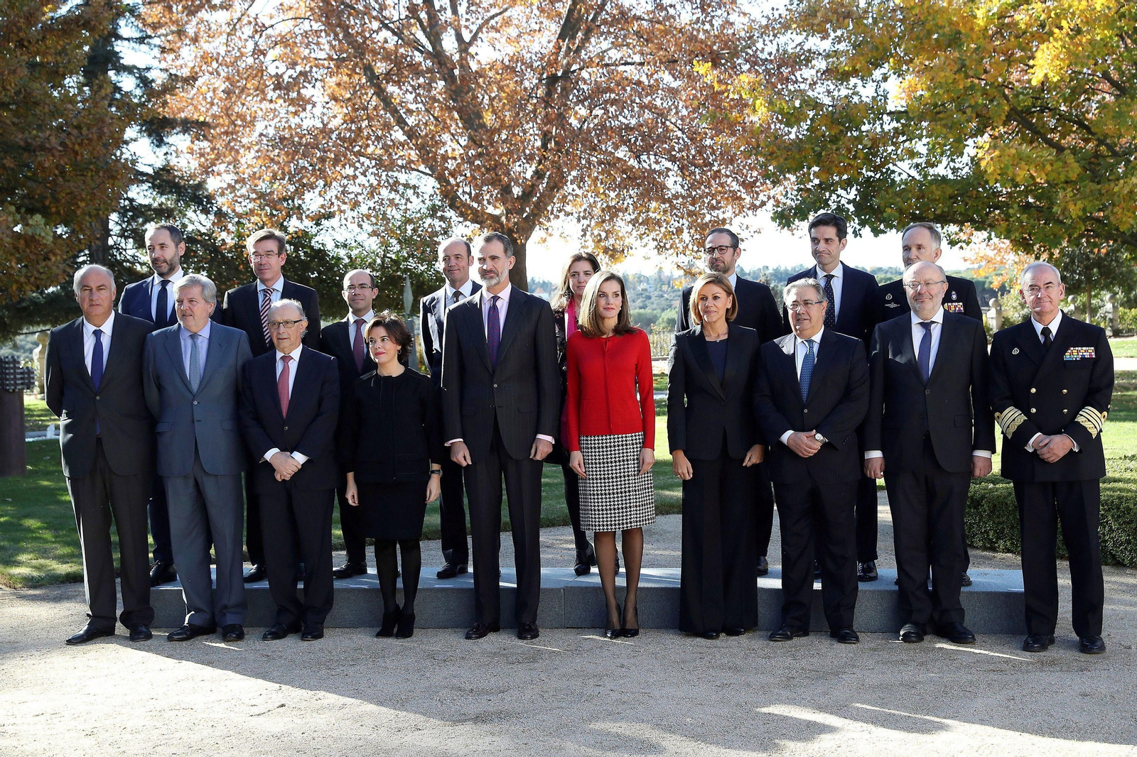 Los Reyes, con el resto de asistentes a la primera reunión de la Comisión Nacional del Quinto Centenario de la primera Vuelta al Mundo.