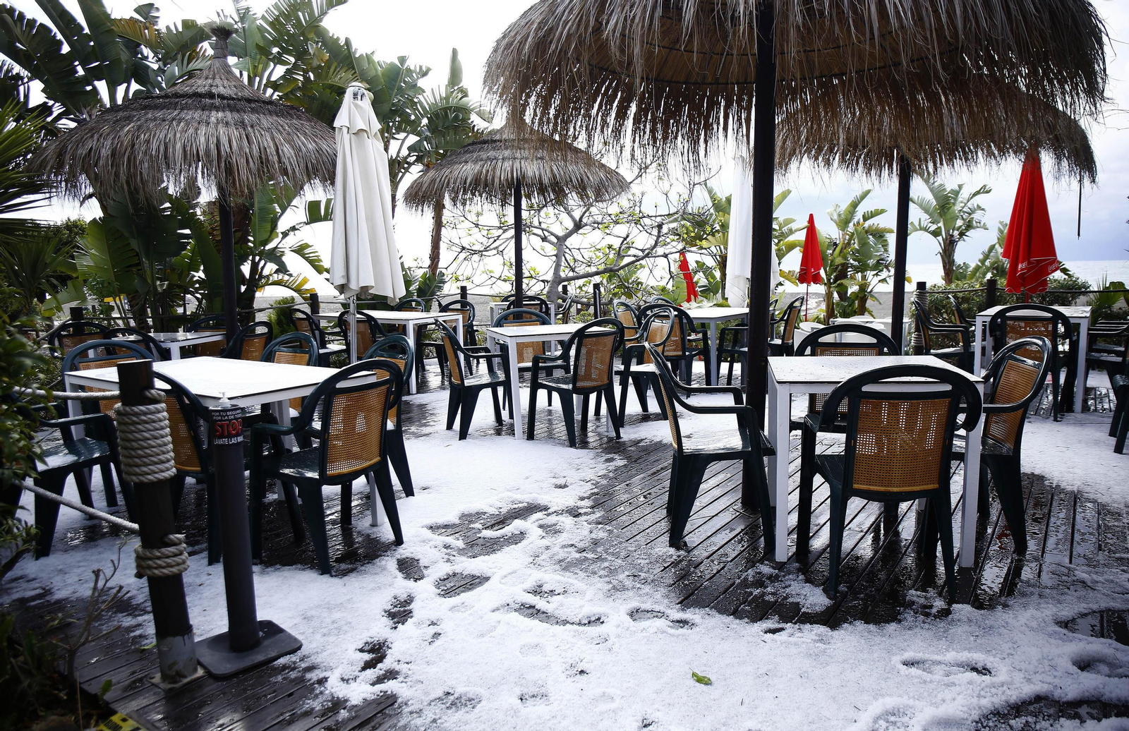 La granizada en la playa de Benajarafe, en fotos