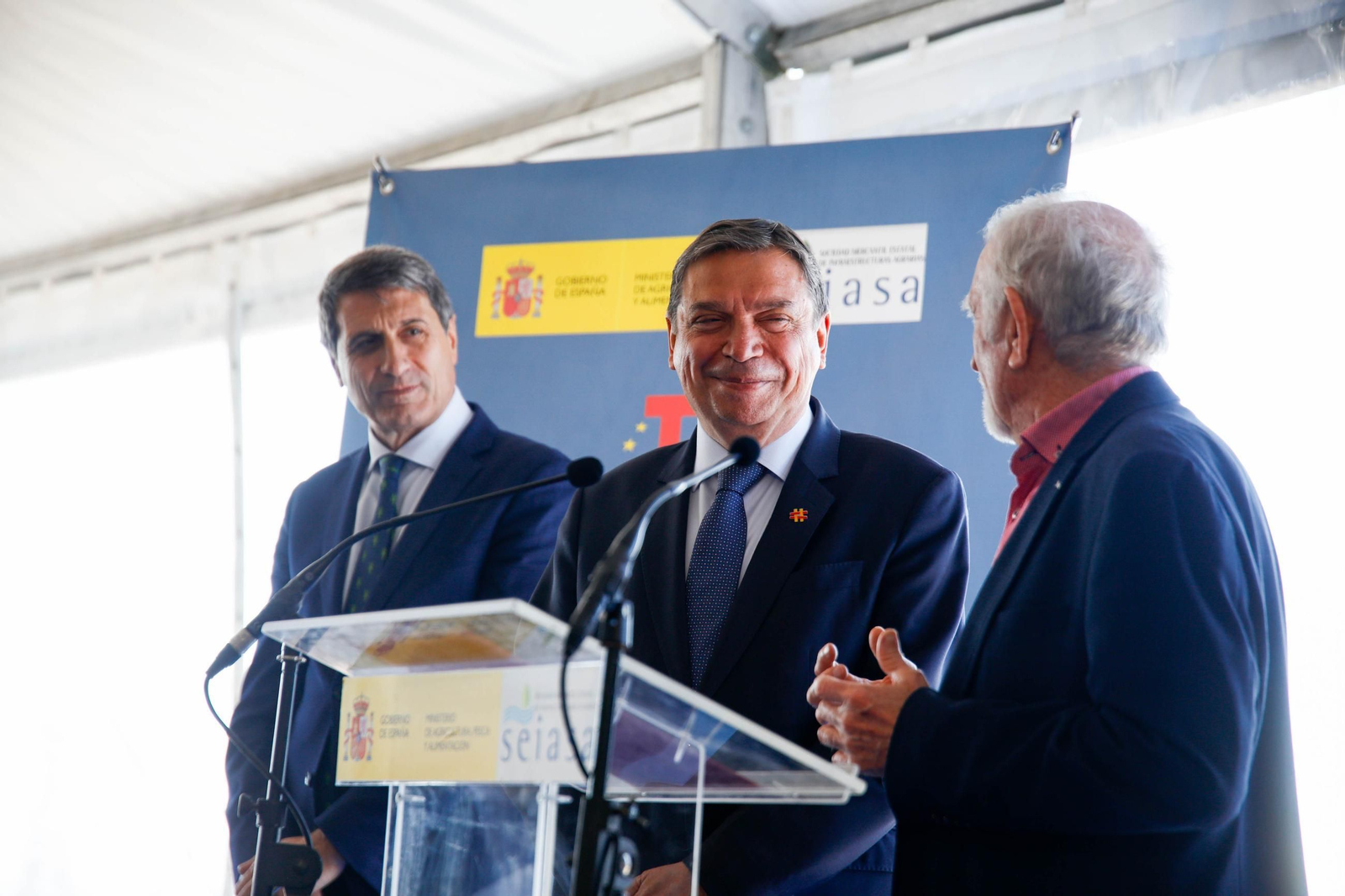 El ministro de Agricultura, Pesca y Alimentación, Luis Planas visita una de las balsas de la CUNC, en imágenes