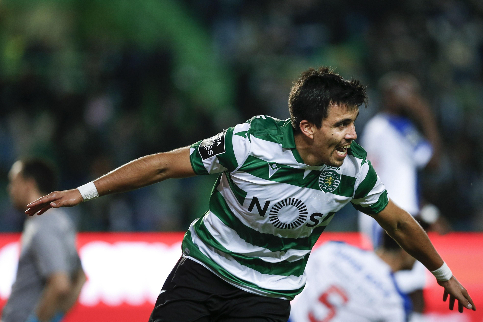 Marcos Acuña celebra un gol al Oporto la temporada pasada, en la que hizo dos.