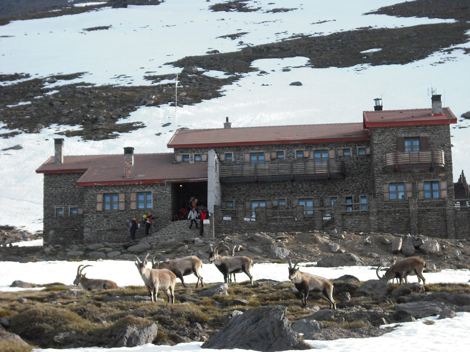 Capileira cede a la Junta los terrenos del refugio Poqueira para su ampliación
