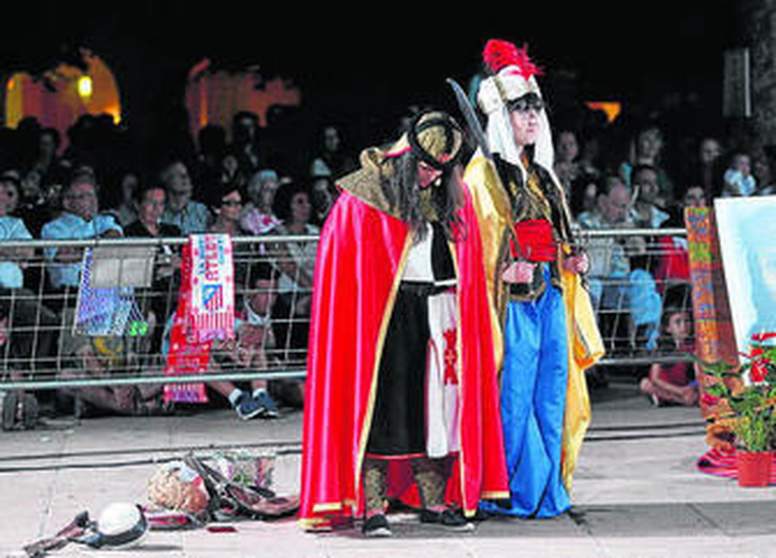 Moros y cristianos de Senés libran una gran batalla en la Plaza Vieja