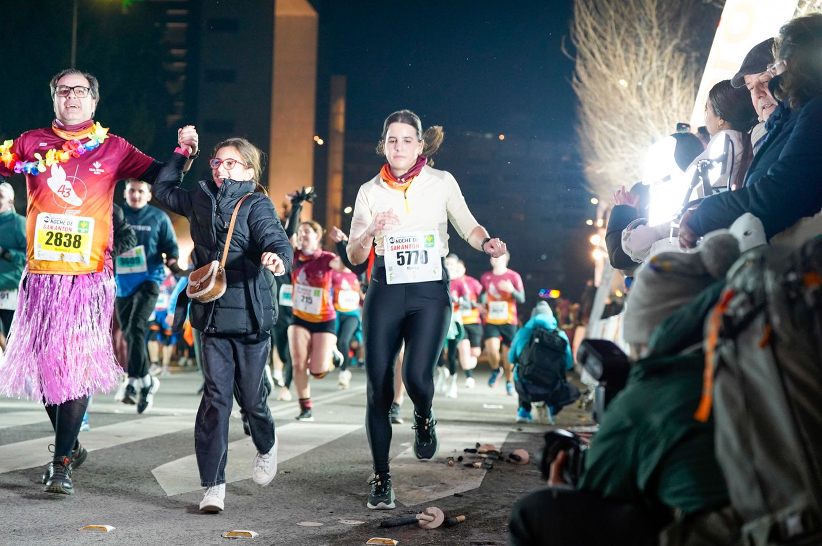 En imágenes: búscate en tu llegada a meta de la Carrera de San Antón 2026 (18)