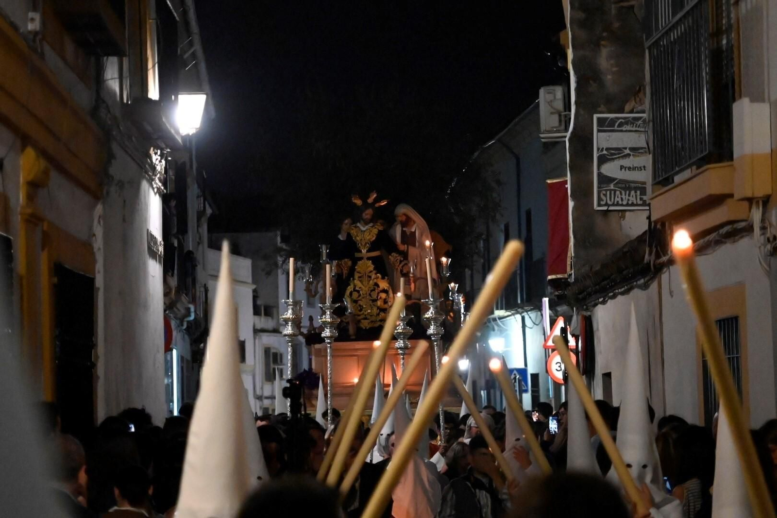 El Señor de la Salud da luz al Jueves de Pasión en Córdoba, en imágenes