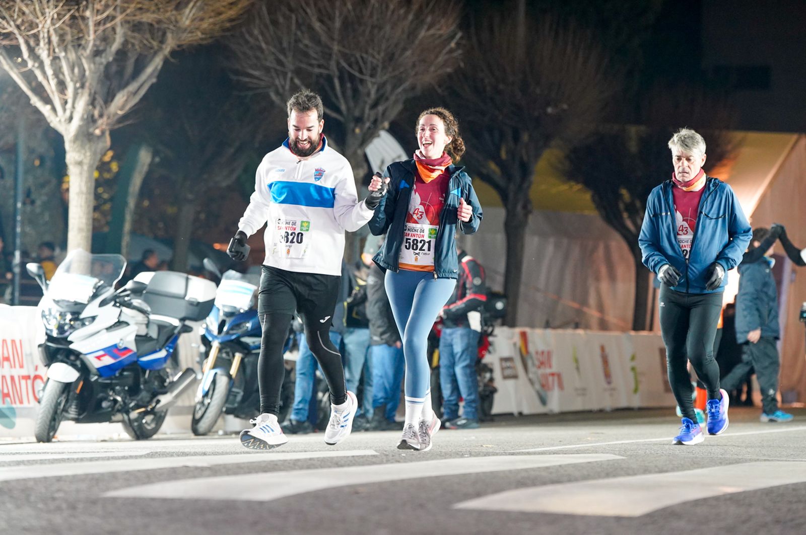 En imágenes: búscate en tu llegada a meta de la Carrera de San Antón 2026 (4)