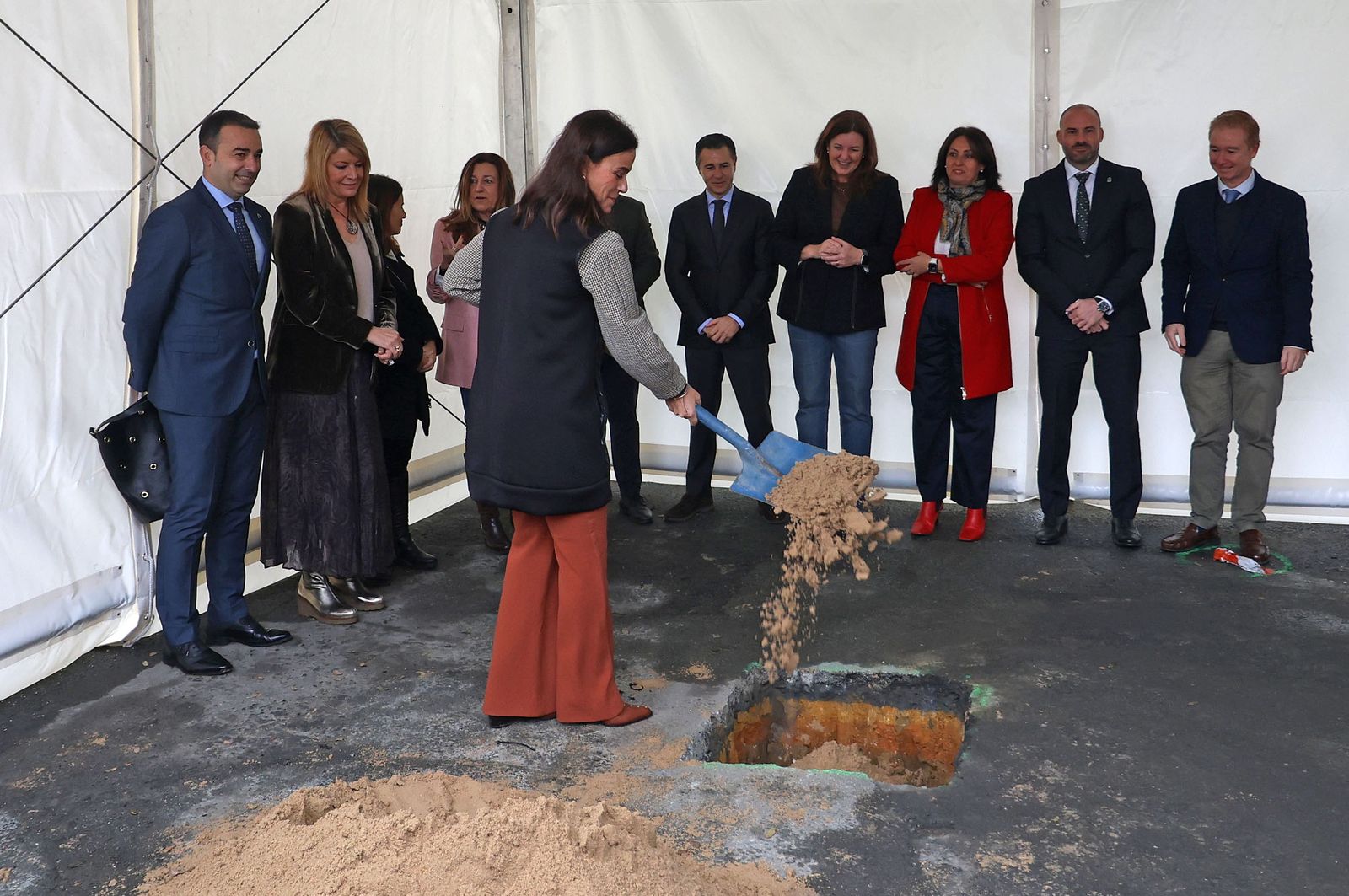 Fotografías de la colocación de la primera piedra de las obras de ampliación y reforma de la Escuela de Arte y Superior de Diseño León Ortega de Huelva