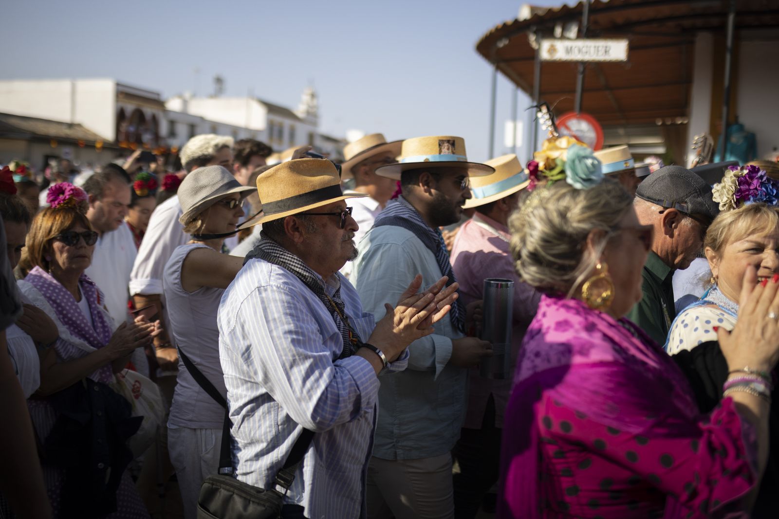 El Rocío 2023: Imágenes de la presentación de las Hermandades y ambiente en la aldea