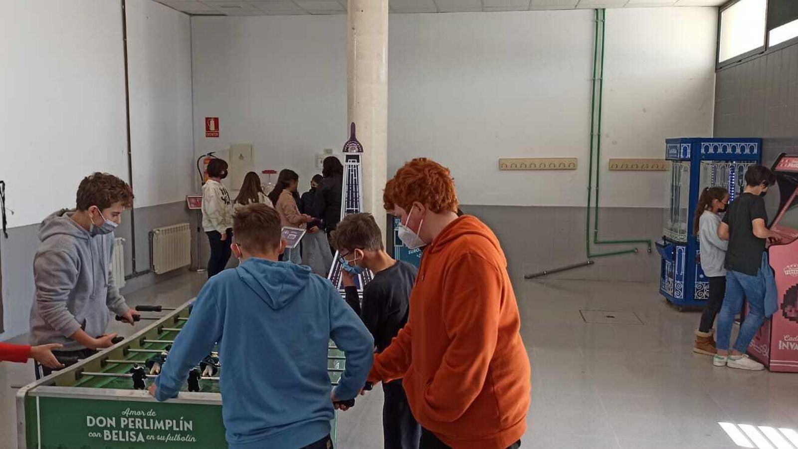 Alumnos del instituto Cartima jugando. Alumnos del instituto Cartima jugando.