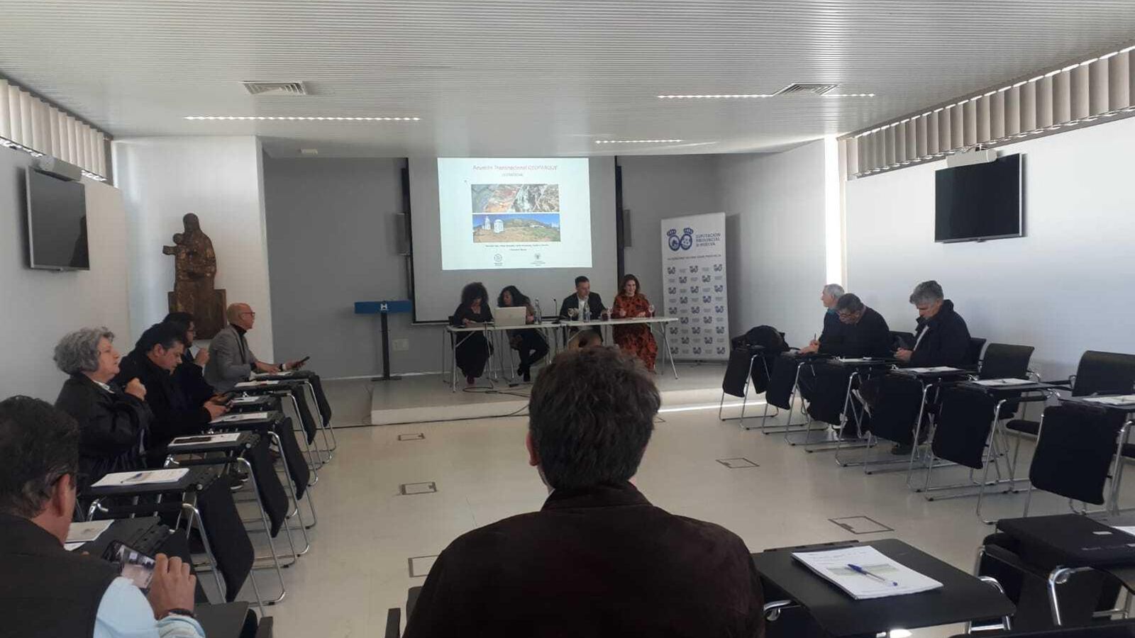 La Diputación diseña la creación de una candidatura a Geoparque Transnacional ante la Unesco en el espacio Huelva-Alentejo. La Diputación diseña la creación de una candidatura a Geoparque Transnacional ante la Unesco en el espacio Huelva-Alentejo.